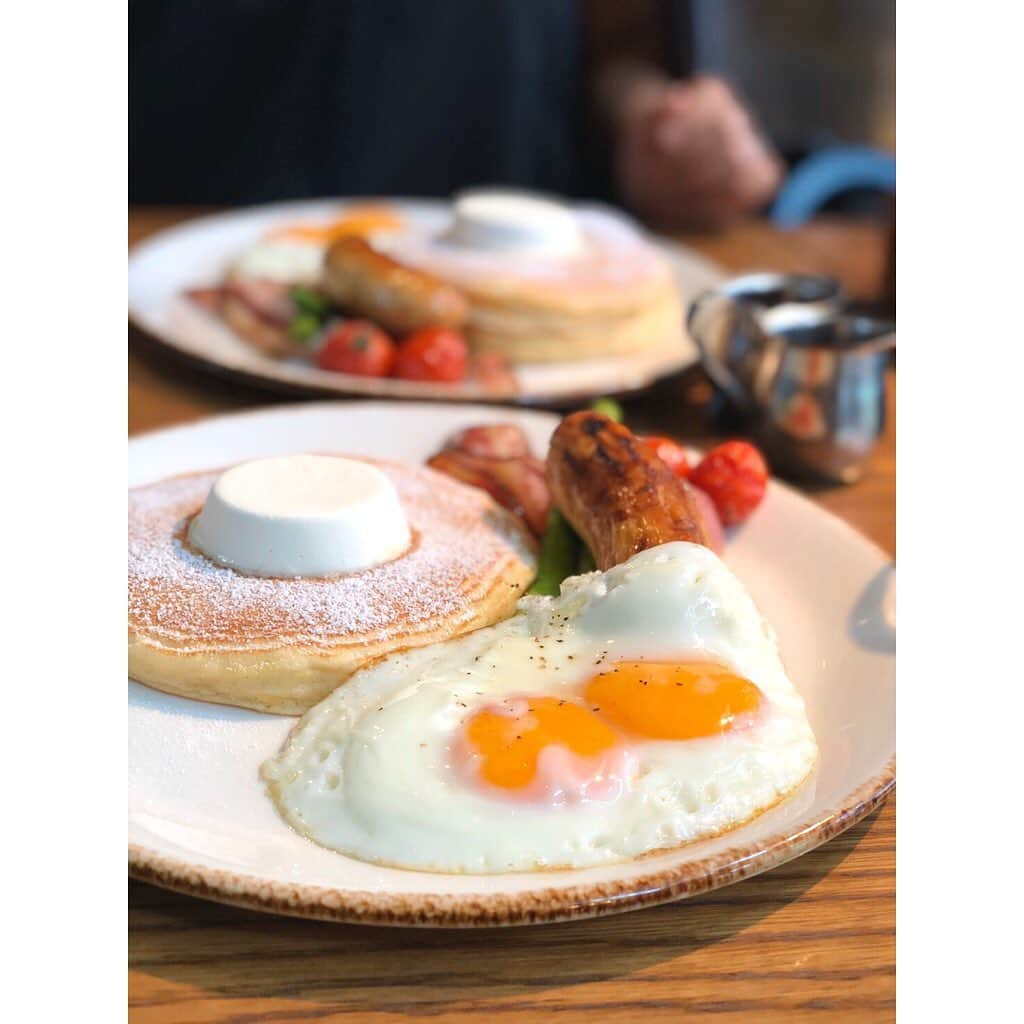 中山美香さんのインスタグラム写真 - (中山美香Instagram)「とある日、半年以上ぶりに会えました☺︎ 会いたい人に会える幸せ。感謝です。 . . . #cafe #pancakes #tbt #thankyou #tbt」9月18日 17時27分 - mika5nakayama