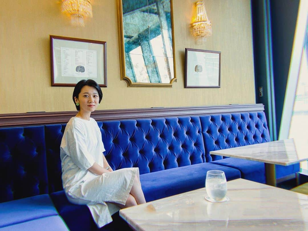 太田唯さんのインスタグラム写真 - (太田唯Instagram)「@cafecovajapan 📸🖤  ﻿ 以前取材で訪れたお店にまた来れました。 その時、パネットーネというお菓子を初めて食べたのですがとっても美味しくって感動しました。いつか現地で食べてみたいです🇮🇹"﻿ #cova #italy #cafe」9月18日 17時40分 - yuiohta.official