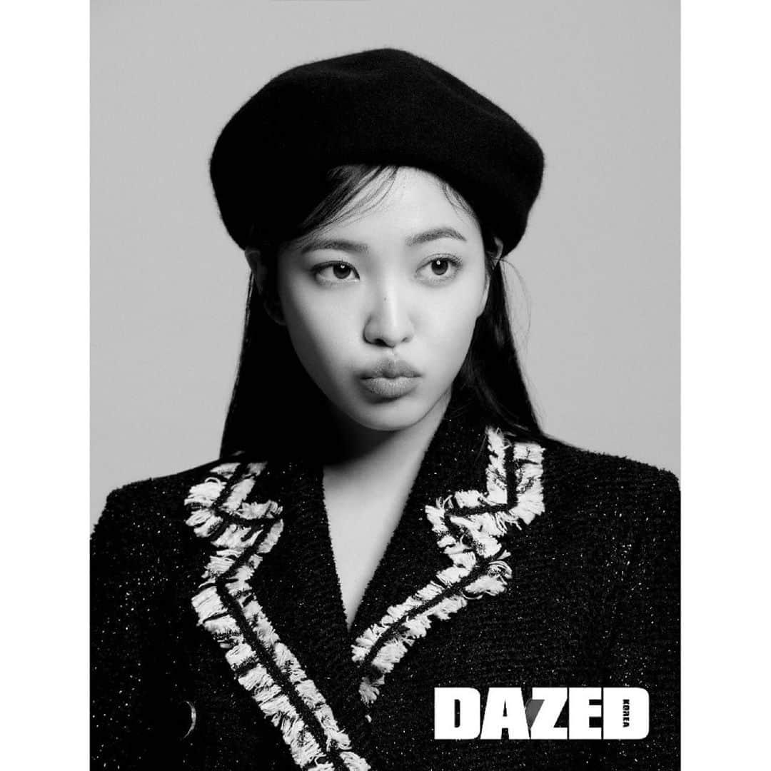 Red Velvetさんのインスタグラム写真 - (Red VelvetInstagram)「Check out #YERI💜🐢 pulling off different vibes with her modern portrait with <#DAZED> October issue🍂  모던한 포트레이트 화보를 통해 다양한 모습을 소화한 #예리💜🐢 를 <#데이즈드> 10월호에서 함께 만나보세요!🍂  @yerimiese #레드벨벳#RedVelvet」9月18日 17時42分 - redvelvet.smtown