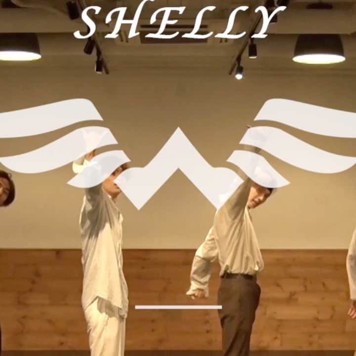 のインスタグラム：「・ [CHOREOGRAPHY] WATWING 'SHELLY' Official Dance Practice _ Choreographer : ReiNa _ これまでリリースした5曲のDance Practiceを5週連続公開!! 来週はどの楽曲が公開になるのか…？ 動画は金曜18時に公開されます。 日々成長し続けるWATWINGのパフォーマンスをぜひご覧ください！ ・ ・ ・ ・ #WATWING #Dance #Practice #DanceVideo  #帅气 #얼짱 #일본 #CHOREOGRAPHY #SHELLY #boysgroup #japaneseboys #jpop #summersong #ReiNa #japanboy #髙橋颯 #八村倫太郎 #福澤希空 #鈴木曉 #桑山隆太 #古幡亮」