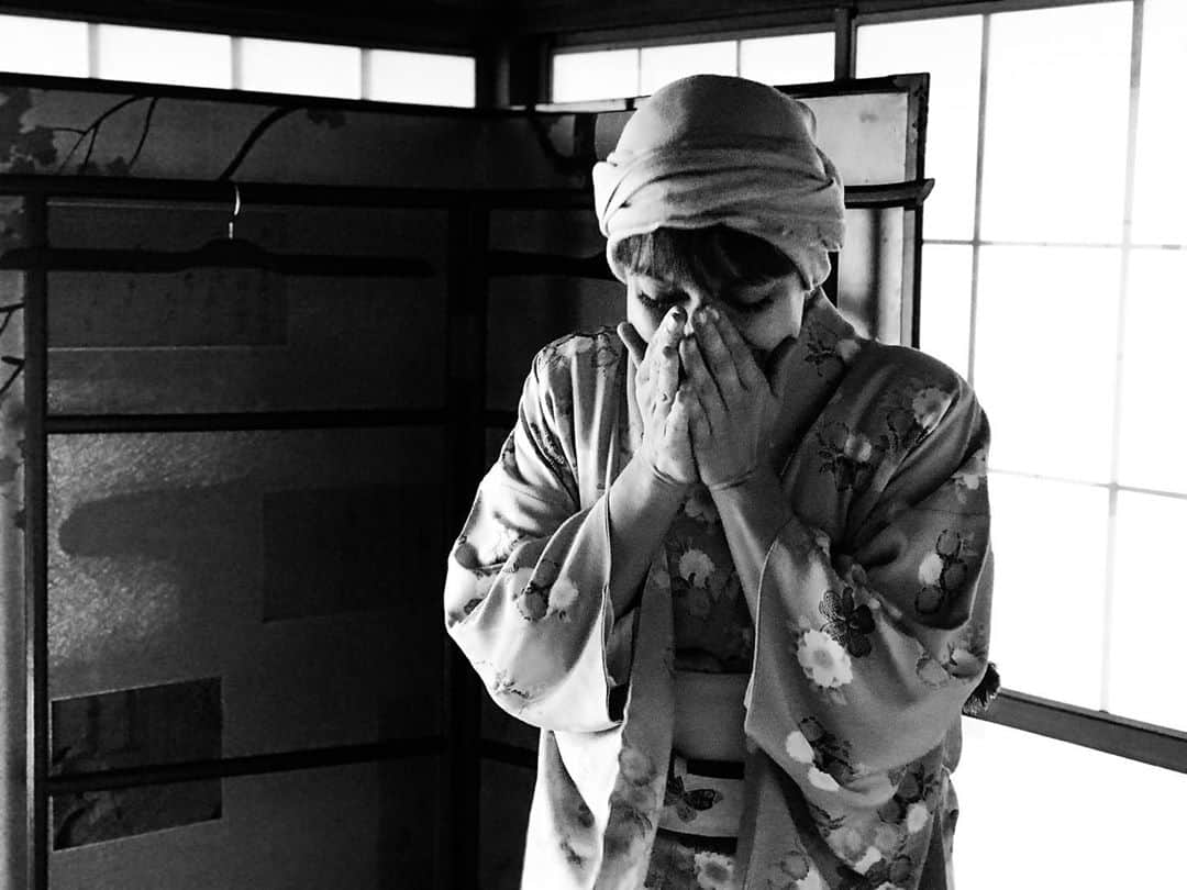 永瀬正敏さんのインスタグラム写真 - (永瀬正敏Instagram)「﻿ ﻿ 《"Smile” from Iran》﻿ ﻿ Photographed by M.Nagase﻿ ﻿ ﻿ 《ホテルニュームーン 本日公開！》﻿ Today is the New moon Hotel's opening day in Japan!!﻿ ﻿ and﻿ ﻿ 《なら国際映画祭本日開幕！》﻿ Nara International Film Festival starts today!!﻿ ﻿ レッドカーペットイベント&オープニングセレモニーにいざ出陣！！﻿ ﻿ ﻿ #Smile #シリーズ #イラン﻿ #mahnazafshar  #مهناز افشار‎; #マーナズアフシャル﻿ #ホテルニュームーン #本日公開 ﻿ #アップリンク吉祥寺﻿ #過去写真 #staysafe #笑顔 #届きますように﻿ #永瀬正敏 #masatoshinagase﻿ #masatoshi_nagase_photography﻿ ﻿ #lalehmarzban #ラレマルズヴァン﻿ #AliShadman #アリシャードマン﻿ #javadeaheyavi #ジャヴァドヤヒヤヴィ﻿ #小林綾子 さん﻿ ﻿ #なら国際映画祭2020 #開幕 #奈良﻿」9月18日 18時05分 - masatoshi_nagase_official