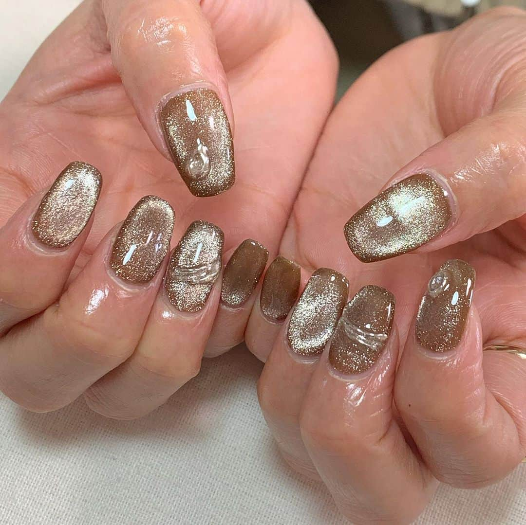 Arisaさんのインスタグラム写真 - (ArisaInstagram)「私の今のネイル💅 ワンカラーマグネット😎🧲❤️ 綺麗すぎて見惚れちゃう🥺 脚は🦵egasanお任せ❤️ ・ @e_mst03  ・ #マグネットネイル#大人ネイル#シンプルネイル#秋ネイル#ミラーネイル#フットネイル#幕張ネイル#海浜幕張ネイル」9月18日 18時12分 - saarariii