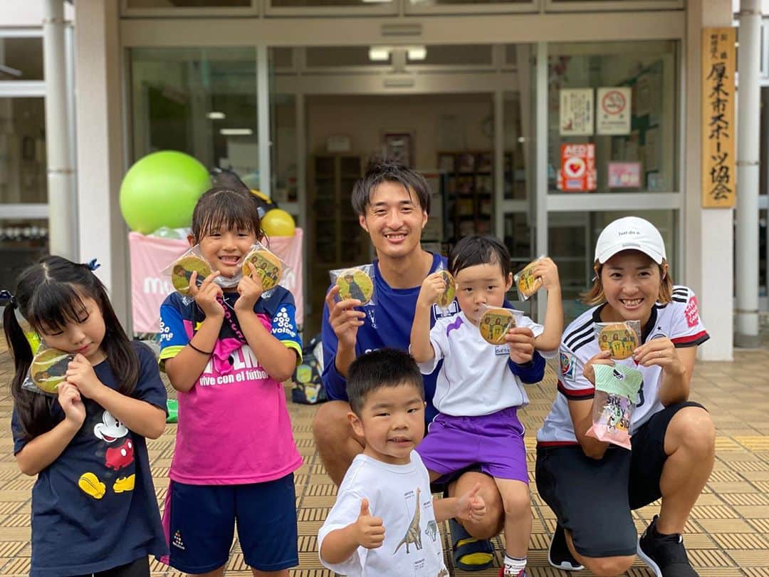 永里源気のインスタグラム：「バルシュピールスクールの子供たちから源気コーチ試合頑張ってくださいとフォトクッキーいただきました✨😊今週末から始まるリーグ戦に向けて力もらったぞー💪💪💪 #厚木市 #バルシュピール」