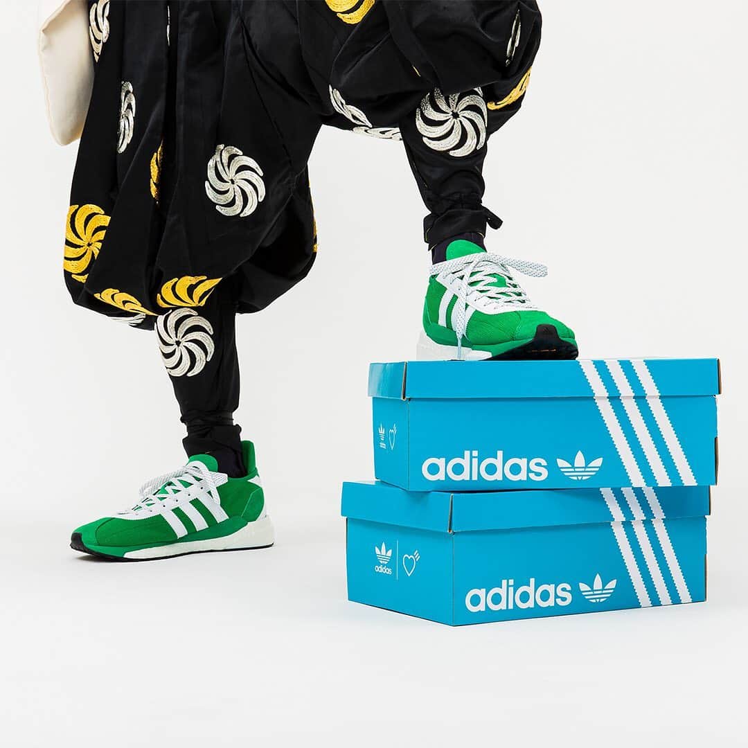 adidas Originalsさんのインスタグラム写真 - (adidas OriginalsInstagram)「Inspired by the traditional Japanese art form KABUKI, @NIGO collaborates with Kabuki Actor Toranosuke Nakamura for the latest #adidasOriginalsbyHumanMade campaign. This release nods to vintage sporting silhouettes from the adidas archive such as the Tokio Solar HM, taking inspiration from the “TOKIO” trainer which was released in 1962 for the 1964 Tokyo Summer Olympics. Campaign Art Direction by #NIGO.   Available at adidas.com/Human_made or on CONFIRMED in the US」9月18日 18時14分 - adidasoriginals