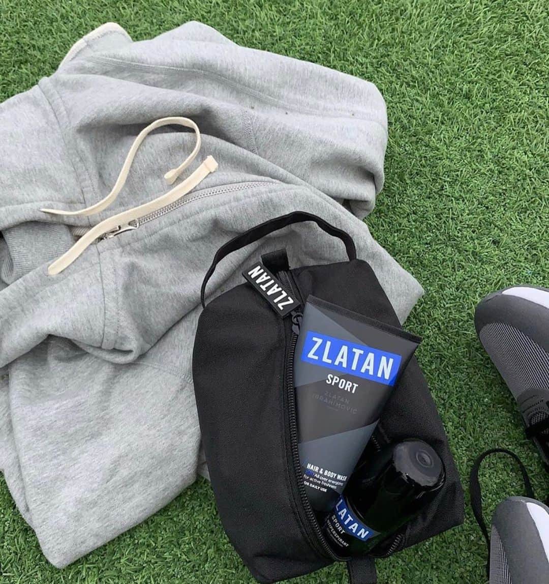 Zlatan Ibrahimović Parfumsのインスタグラム：「Back to routines. 🍂 The ZLATAN SPORT PRO Bag is with you!  With the Hair & Body Wash and Deo Roll-on you will stay fresh and on top all day long!   #zlatansport」