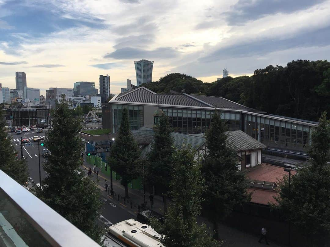 河野啓三さんのインスタグラム写真 - (河野啓三Instagram)「原宿駅、 新しくなって初めて通った。 少し前までは日常的に使ってた、、それが懐かしいような、、気もします。」9月18日 18時16分 - keizo_kawano