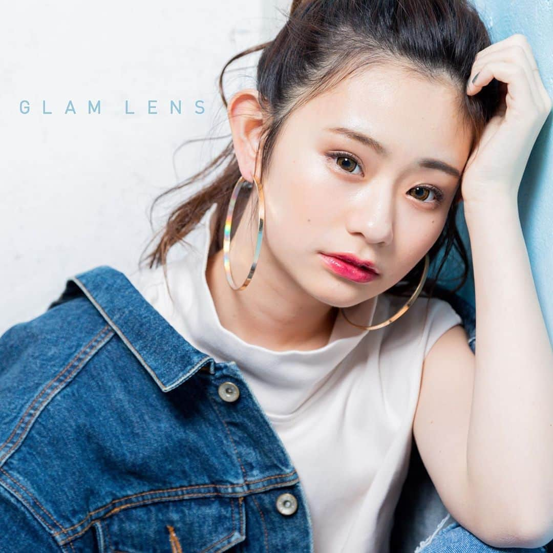 カラコン通販サイトGLAM LENSさんのインスタグラム写真 - (カラコン通販サイトGLAM LENSInstagram)「. . karen.ちゃん着用カラコンのご紹介🌹❤️ . . ▶︎Rodeo PINKYDEVIL Mega ブラウン を着用しています😆 . GLAM LENS最大級の大きさを誇るカラコン😍 . とにかく、目を大きく盛りたい！💫 そんな方にオススメの商品です🤗 . 高発色なのでまるでお人形さん🧸の様に パッチリくりくりな瞳に👩‍❤️‍💋‍👩 . リピーター多数の人気商品です👍✨💜  ▼Rodeo PINKYDEVIL Mega ブラウン▼ （ロデオ ピンキーデビル メガ） . スペック DIA(直径)　15.0mm BC　9.0mm 着色直径　14.4mm . . #GLAMLENS #GLAM #グラムレンズ #グラムカラコン #カラコン #通販限定 #カラコン通販 #カラコンショップ #カラコン着画 #着画像 #着画 #新商品 #Rodeo #Rodeoカラコン #派手目 #盛れコン #秋メイク #自然 #秋カラコン #ちゅるん #ガチ盛れ #盛れるカラコン #発色 #ブラウンカラコン #オレンジ #followme #メガサイズ #超盛れる」9月18日 18時17分 - glam_karakon