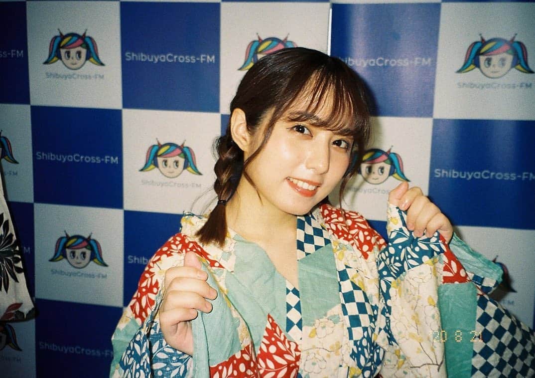 前田美里のインスタグラム：「本日20:00〜 #渋谷クロスFM 【金8ガールズ】生放送です📻 . . http://shibuyacrossfm.jp  こちらから聴くことができます🎧  今月のゲストは #松永有紗 ちゃん✨  今月のメールテーマは 「みなさんの至福の時」  info@shibuyacrossfm.jp  件名に『金8ガールズ』と入力してメールお待ちしてます✉️  フィルム🎞は #pentaxespio120mi  #lomography400  . .  #金曜日 #ラジオ #📻 #フィルム #配信 #女子力 #浴衣 #おうち時間 #stayhome #photo #ファインダー越しの私の世界 #写真好きな人と繋がりたい #ヲタク #欅坂46 #日向坂46 #フォロワー募集中 #gravure #idol #japanesegirl #follow #followme #좋아요 #팔로우미 #팔로미 #오오티디」