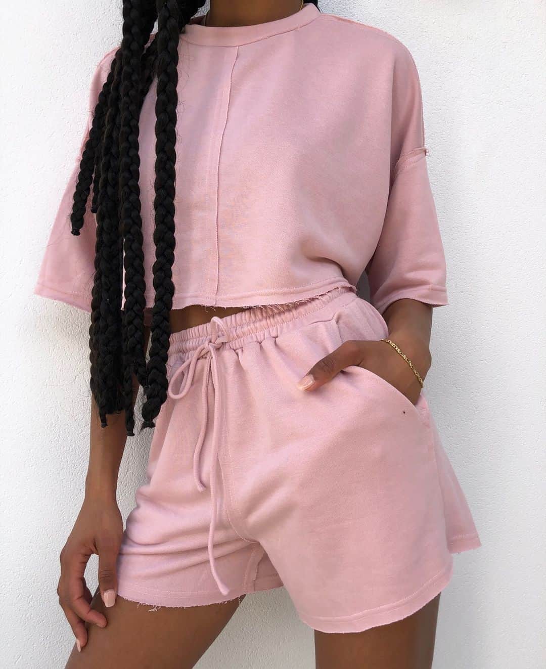 のインスタグラム：「Our #PashaTopandShorts on @narahbaptista 💕#saboskirt」
