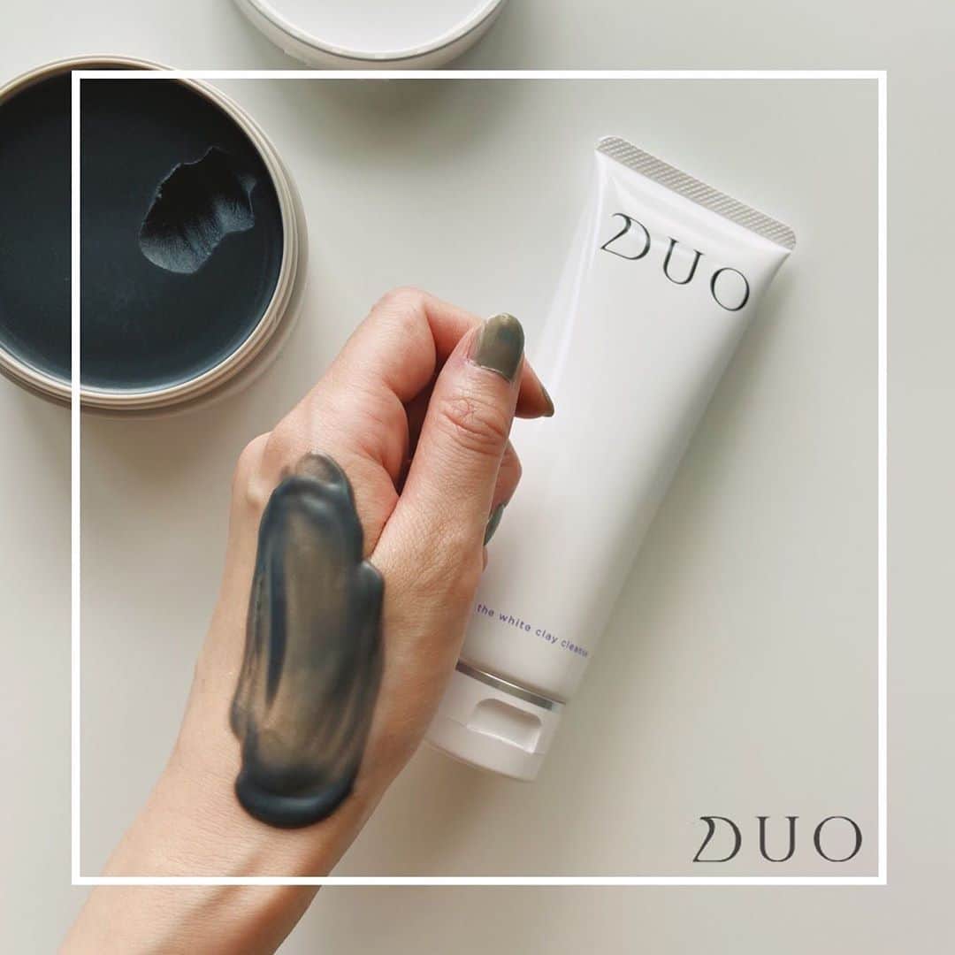 D.U.O.（デュオ）さんのインスタグラム写真 - (D.U.O.（デュオ）Instagram)「﻿ 美容系インフルエンサーの @__arat さんにDUOを使用していただきました💐混合肌の方にぴったりな、ザ クレンジングバーム ブラックのご紹介です✨﻿ .﻿ .﻿ ◯ @__arat さん﻿ ﻿ ◯肌タイプ／混合﻿ ﻿ ◯最近の肌悩み／顎の毛穴づまり、ベタつき﻿ ﻿ ◯DUOの中のお気に入り製品／ザ クレンジングバーム ホワイト﻿ ﻿ ◯ザ クレンジングバーム ブラックのおすすめポイント﻿ いつもは古い角質や汚れによるくすみをケアしてくれる、ザ クレンジングバーム ホワイトを使っています。今回使ったザ クレンジングバームは、毛穴の黒ずみや汚れがしっかりとれて、毛穴づまりもすっきりしたように感じます。過剰な皮脂はさっぱり洗ってくれますが、つっぱったり乾燥したりすることはなくお肌にも優しいので気に入っています。﻿ .﻿ .﻿ 汚れはしっかり取れるけど、つっぱらずに乾燥しないのは重要ですよね。DUOにはクレンジングの種類がたくさんあるので、お好みのものを見つけてみてくださいね🙋‍♀️✨﻿ ﻿ ﻿ #DUO #デュオ #DUOコスメ #ザクレンジングバームブラック #クレンジングバーム #ザクレンジングバームホワイト﻿ #メイク落とし #クレンジング #角質ケア #w洗顔不要 #毛穴汚れ #マツエクOK #アラサー美容 #スキンケア好き #トーンアップ #クレイ洗顔 #クレイウォッシュ #クレイパック #スキンケアマニア #おこもり美容 #おうち美容 #ホームケア #ツヤ肌 #スキンケア購入品 #毛穴対策 #毛穴ケア #スキンケア好き #おすすめスキンケア」9月18日 18時30分 - duo_cosme
