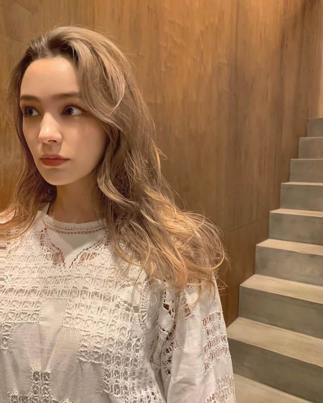 ステファニーのインスタグラム：「🌼🌼🌼 New color.」