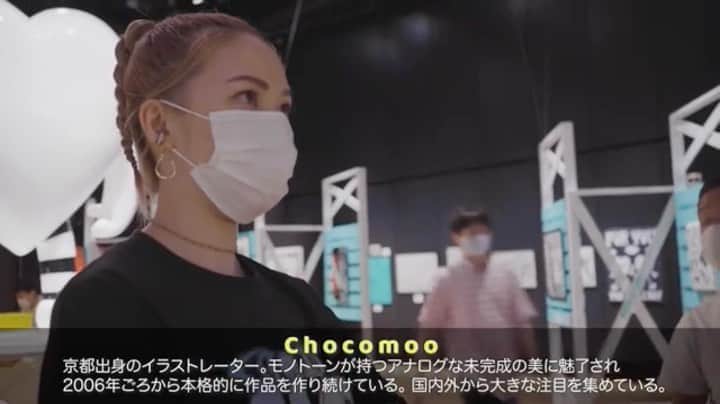 chocomooのインスタグラム：「【個展のオンライン配信】聞いた事無いかもしれませんが配信する事になりました🌼 遠方で来れない方に向けて私が会場を案内します👀 詳細はスワイプ！ #ChocomooEX #Chocomoo」