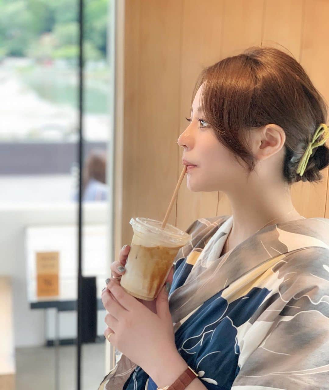 のインスタグラム：「あー鼻直したい おすすめの先生いませんか？(๑⃙⃘˙꒳˙๑⃙⃘)  #キャバ嬢 #大阪#カフェラテ#整形#カラコン#夏#Japan#新宿#歌舞伎町」