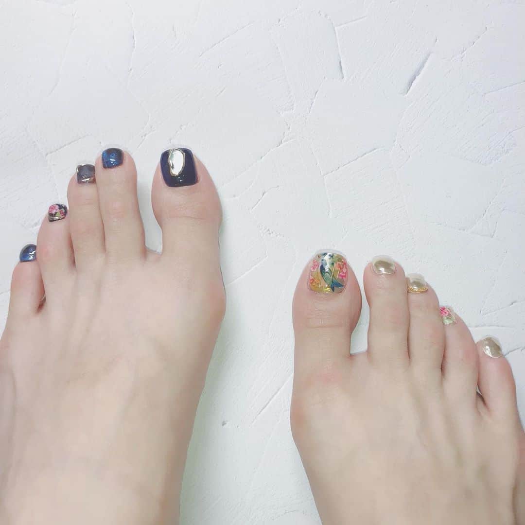 なかやまちえこのインスタグラム：「アシメなアンティーク マイフット🍂⠀ ⠀ #nail #nails #nailart #ネイル #美甲 #ネイルアート  #japanesenailart #manucure #japanesenails #manicurist #gelnails #أظافر #네일아트 #미용 #ngườiđẹp  #เพ้นท์เล็บ #искусствоногтя #artedeuñas #เพ้นท์เล็บเจล #ジェルネイルデザイン #ネイルデザイン #senikuku #nagelkunst #アンティークネイル #antiquenails #footnails #フットネイル #ペディキュア #pedicure #アシメネイル @pregelofficial @prexyofficial @preanfaofficial @bettygel_official @kimagure_cat_whim @joyartofficial @candypocket_official @nail_premall」
