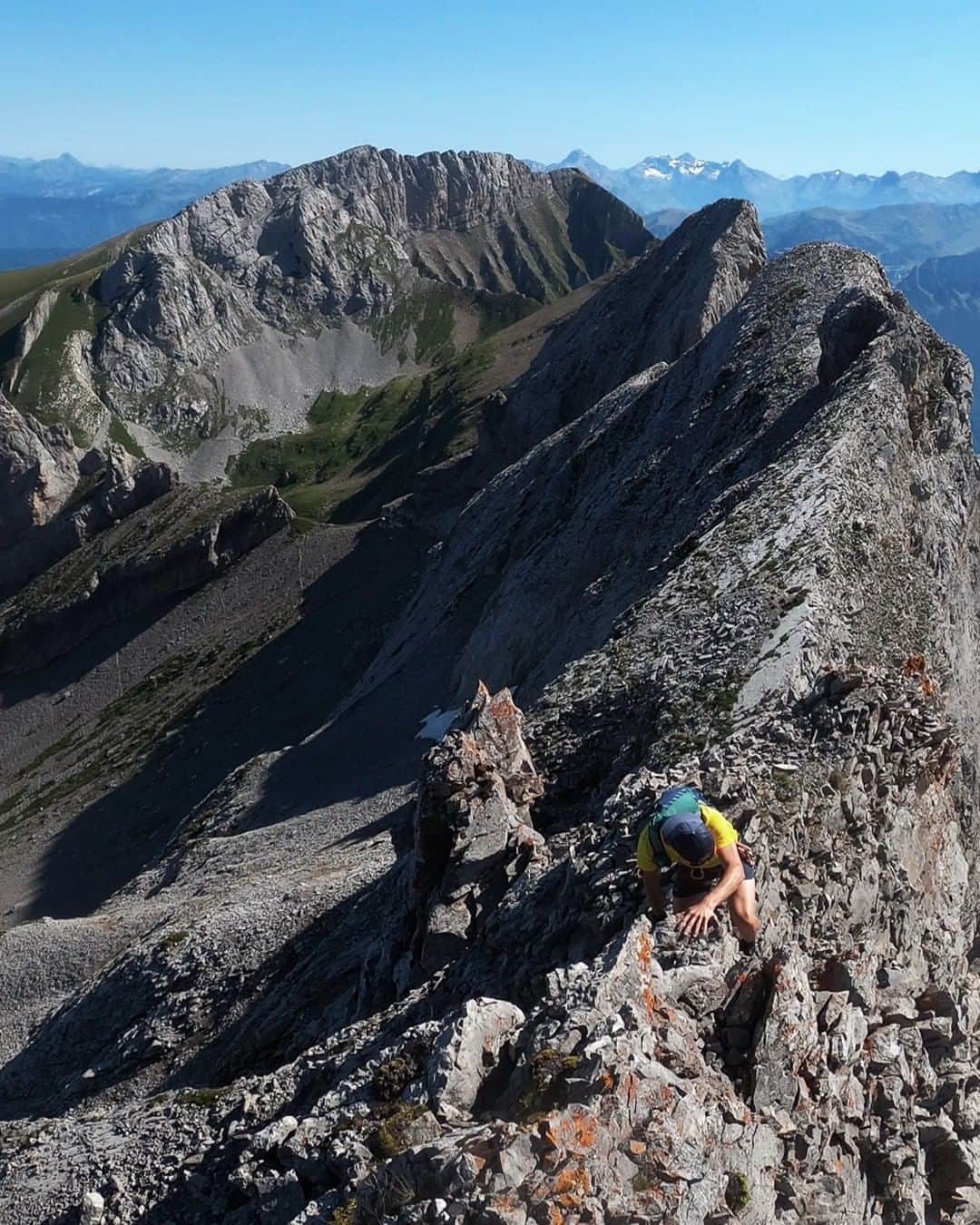 ミレーのインスタグラム：「Have you ever tried scrambling on rocky ridges? It's definitely one of the most satisfying ways of doing "trail running" in our opinion 😉  #MilletRiseUp」