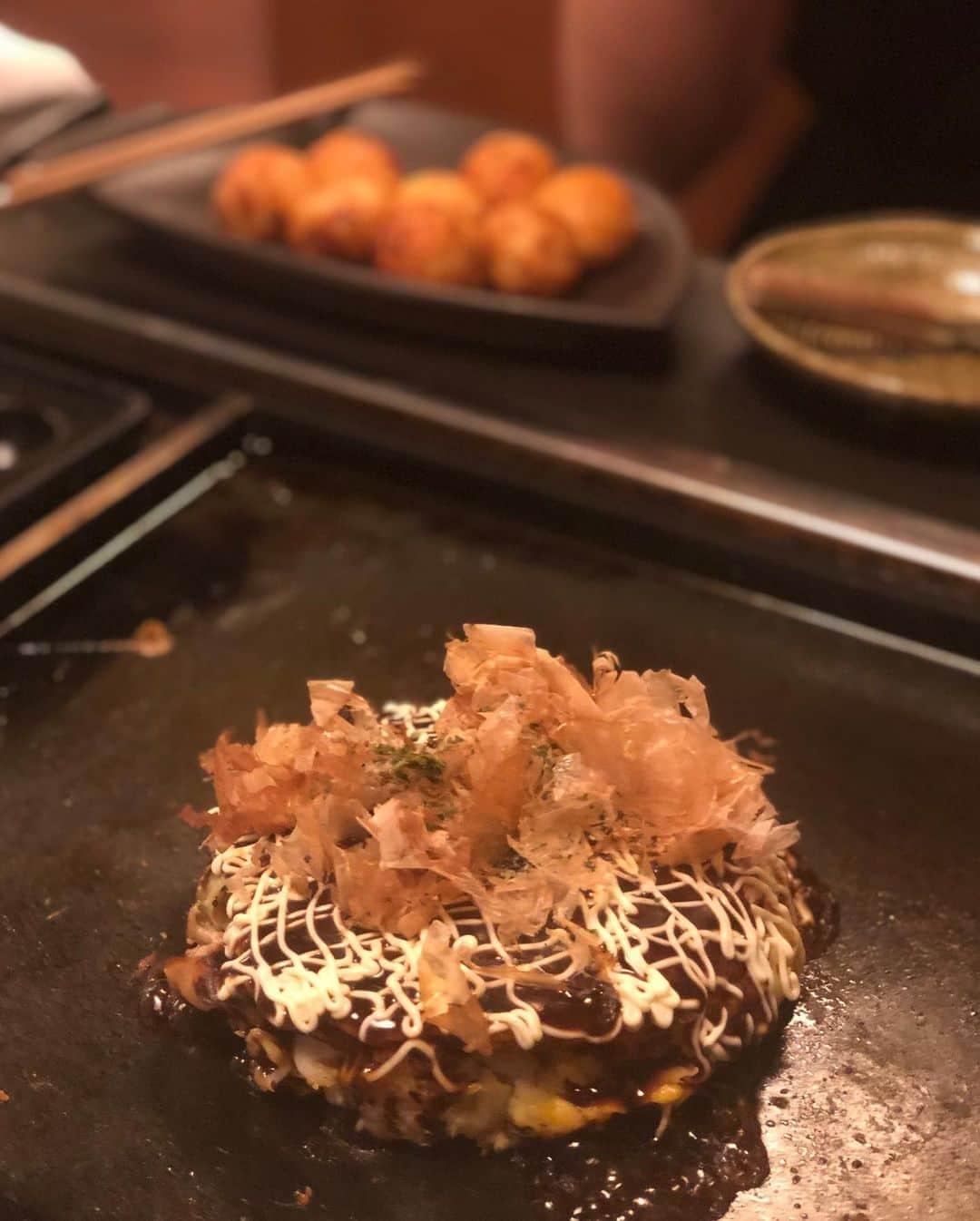 熊本美和さんのインスタグラム写真 - (熊本美和Instagram)「はるのやさん🧸⭐︎ 鉄板でたこ焼き作れるの楽しかったっ✨ お好み焼きももんじゃもすーぱー美味しいし、デザートもんじゃ初めて食べた！！！ お腹いーーーっぱいになりました♡ 平日だったけどめちゃ混んでたから予約して行くのがオススメ⭐︎ . . #はるのや #赤羽鉄板焼き #もんじゃ #お好み焼き #たこ焼き #鉄板焼き #飲み会 #お食事 #pr #トリドリベース #赤羽 #赤羽ディナー #グルメ #デザートもんじゃ #yummy #kawaii #makeup #beauty #黒髪 #私服 #miia #fashion #red #すきぴ」9月18日 18時50分 - miwa_babyb