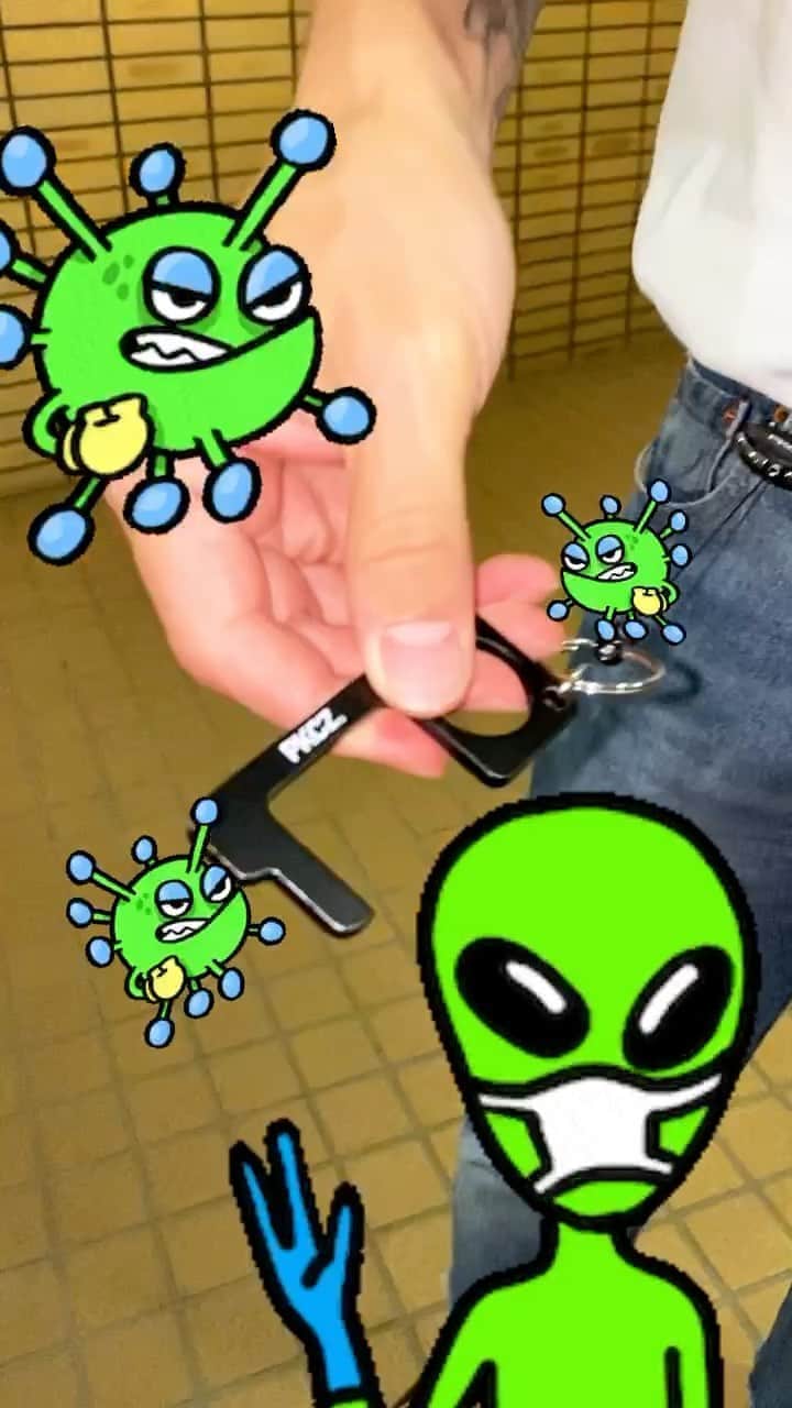 DJ DARUMAのインスタグラム：「今週末発売の感染対策PKCZ NEWギア 各種ボタンやドアノブに極力触れずに生活です 🙅🏻‍♂️🦠🙅🏻‍♂️🦠🙅🏻‍♂️🦠🙅🏻‍♂️🦠🙅🏻‍♂️🦠🙅🏻‍♂️🦠🙅🏻‍♂️」