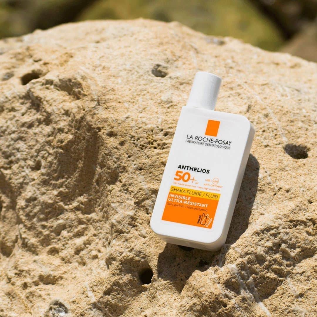 LA ROCHE-POSAY JAPAN ラロッシュポゼのインスタグラム：「＼オススメの日やけ止め乳液 ／ . #アンテリオスXLフリュイド は、水にも強い、サラっと軽い乳液タイプの日やけ止めです。余分な皮脂を吸着し、肌にすばやくなじんでベタつきません。使った時から、心地よい使用感が持続します！ . SPF50+/PA++++の最高レベルの紫外線防御効果で、シミ・シワの原因となるロングUVAを防御します。 敏感肌の方も使用できるアンテリオス XL フリュイドで、シミやくすみがない、健康的な肌を目指しましょう！ . 詳細は商品ボタンから確認できますよ✨是非チェックしてくださいね🌿  すでにご利用いただいた方はコメント欄に、使い心地や感想を教えてくださいね〜！ . アンテリオス XL フリュイド 50mL 3,960円(税込) . #ラロッシュポゼ #larocheposay #乾燥肌 #敏感肌 #敏感肌対策 #スキンケア #低刺激 #低刺激設計 #日焼け止め #日焼け女子 #日焼け対策 #日焼け止めクリーム #日焼け肌 #紫外線 #紫外線カット #紫外線ケア #UVケア #UVカット #コスメ情報 #スキンケア購入品 #スキンケア好きさんと繋がりたい #肌活 #肌荒れ対策 #白肌 #白肌美人 #日傘 #日焼け防止 #スキンケア好き #敏感肌スキンケア」