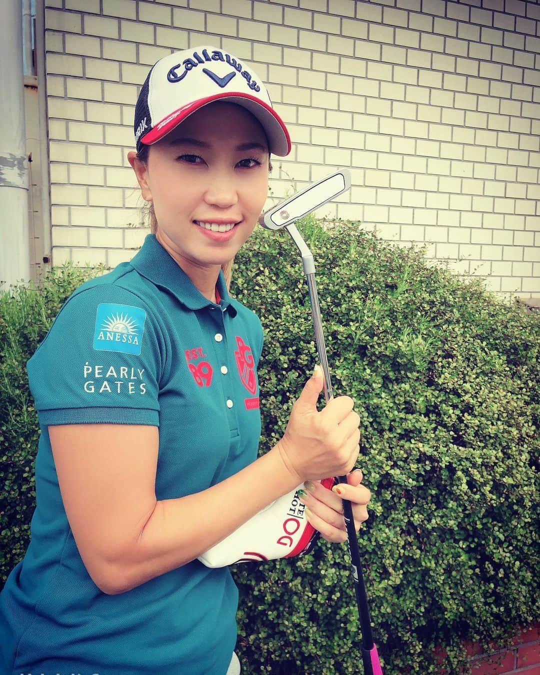 上田桃子のインスタグラム：「オデッセイから新しく出た 【ホワイトホット】 一時はパターがうまい人はみんな使っていたあのホワイトホットが新しく今回また生まれ変わって登場しました🔥  やっぱり好きな打感⚡️  皆様も是非トライしてみてください♡  #callaway #odessey  #whitehot」