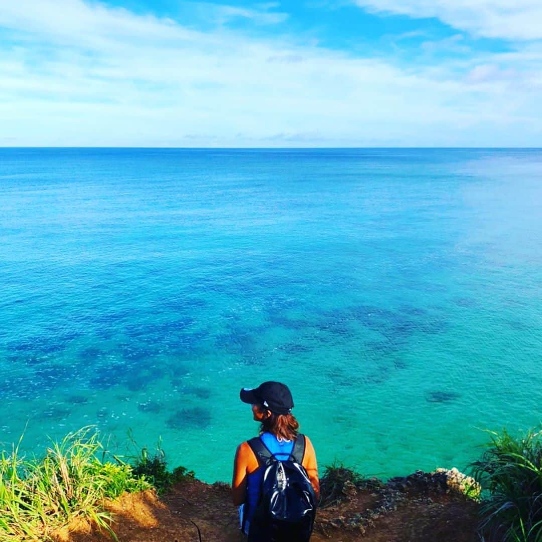 福田朋夏さんのインスタグラム写真 - (福田朋夏Instagram)「綺麗な青😌🌏 #okinawa #blue #beautifulblue」9月18日 19時15分 - tomoka_fukuda