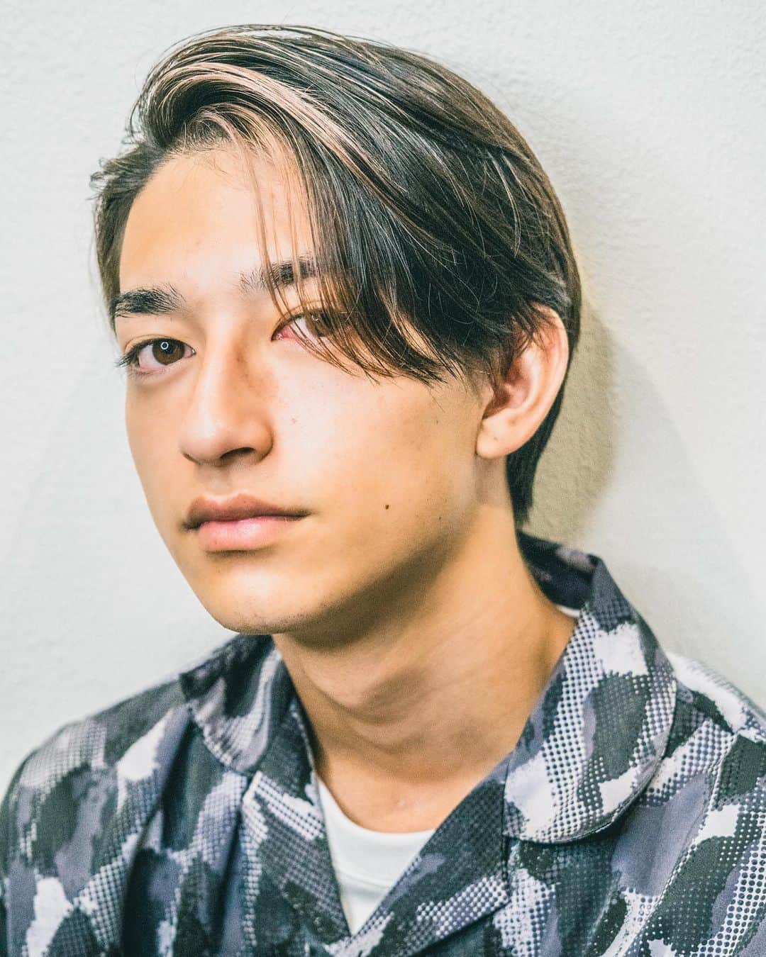 雄三 雨宮さんのインスタグラム写真 雄三 雨宮instagram The Natural ナチュラルヘアもカラーデザインで 遊びにあるクールな 髪型に Oceantokyo Oceantokyoover メンズヘア メンズヘア美容師 メンズ美容師 メンズ髪型 メンズカット メンズスタイル メンズ
