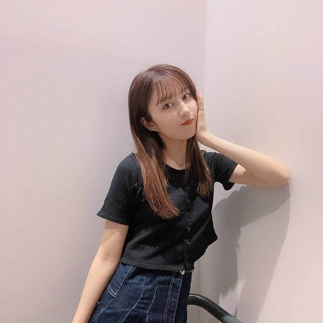 市野莉子さんのインスタグラム写真 - (市野莉子Instagram)「今日暑くなかった？🥵 あ、昨日の投稿の答えは アイスココアでした〜笑  写真は昨日の服☺︎ - tops @beep_ss pants @emoda_official - #りかりこ #ファッション#コーデ #コーディネート#ootd #fashion#今日のコーデ #beep#韓国ファッション #followme#me」9月18日 19時30分 - riko_ichino