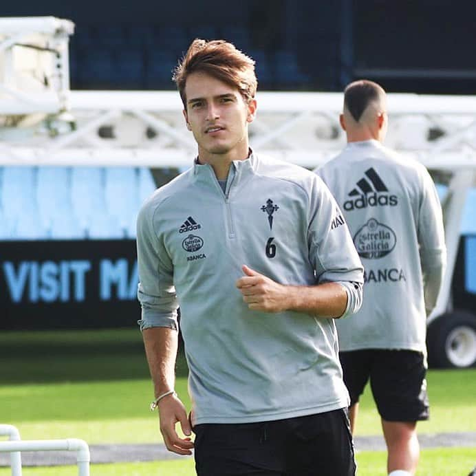 セルタ・デ・ビーゴさんのインスタグラム写真 - (セルタ・デ・ビーゴInstagram)「💙 @denissuarezfernandez 💙 . #CeltaValencia #NovaPartida2021 #TrainingDay」9月18日 19時34分 - rccelta