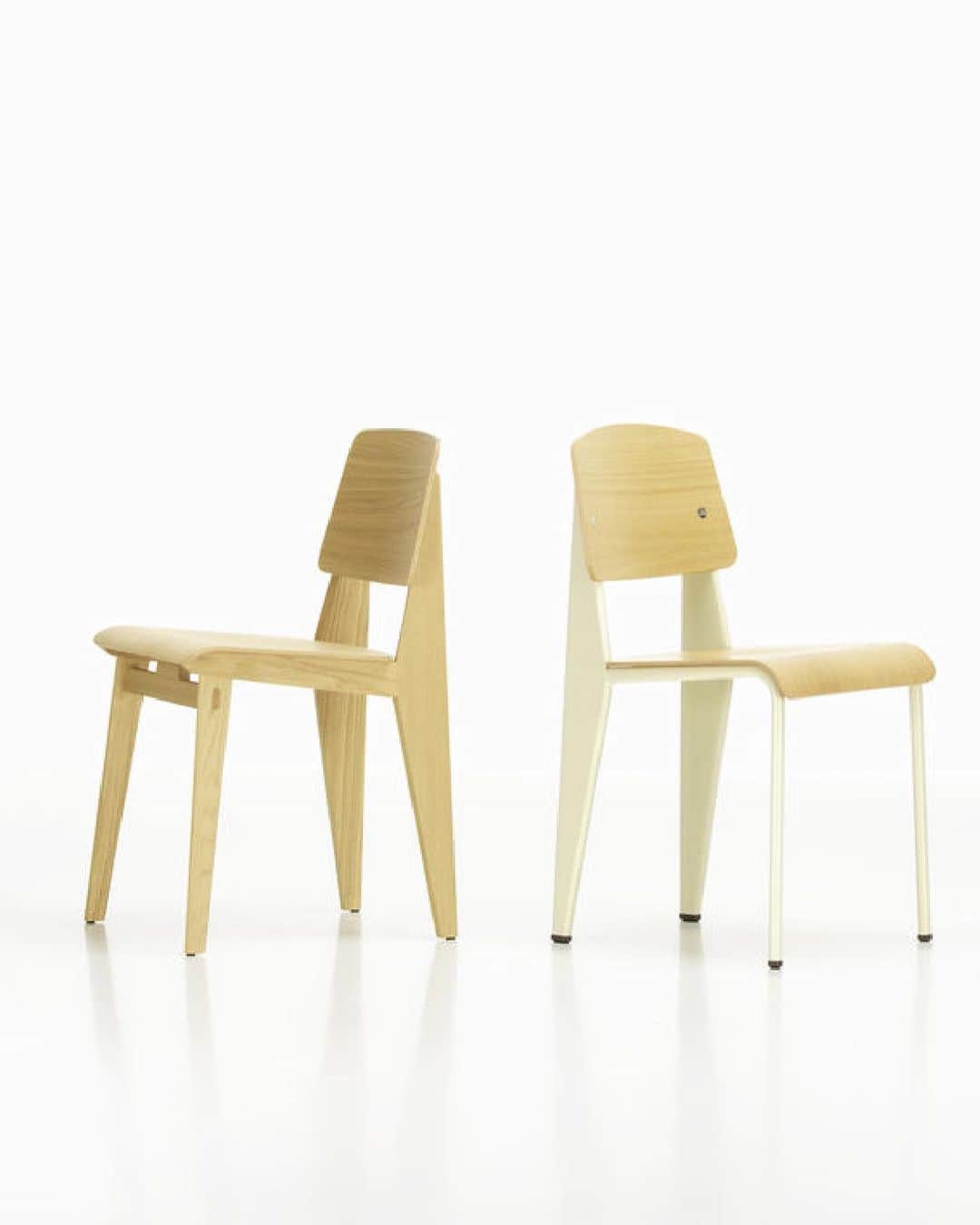 Vitra Japanさんのインスタグラム写真 - (Vitra JapanInstagram)「フランス語で全木製の椅子という意味の「シェーズ トゥ ボワ」。ジャン・プルーヴェのキャリアの中で唯一木材のみで作られた、この椅子は、スチール製のフレーム、座面と背もたれが木材で作られた、彼の代表作「スタンダード」と共通する哲学が貫かれています。椅子に座った時、後方に最も重さがかかるという椅子の本質を見抜き、後脚を兼ねたフレームに太さをもたせ、まるで飛行機の翼のようなフォルムが生まれました。﻿  ﻿ ヴィトラは、プルーヴェによる唯一の全木製の椅子、シェーズトゥボワを初めて復刻したことを記念して11 月13 日( 金) までの期間、特別価格で日本の暮らしにご紹介します。﻿  ﻿ シェーズトゥボワ 特別価格：税抜79,000円(11月13日まで)﻿ 通常価格：税抜83,000円﻿ 実施店舗：Artek Tokyo Store / リビング・モティーフ / ザ・コンランショップ新宿本店 / ザ・コンランショップ丸の内店 / センプレ ホーム / Mid-Century MODERN港南 / Mid-Century MODERN有楽町 / エイチエイチスタイル青山ショールーム / Metrocs Sapporo / Metrocs Sapporo Ebetsu-Tsutaya / L’IDEAL HOME / vanilla Koriyama / vanilla utsunomiya / FINCH&HOME / 五割一分 / ヤマトヤ・ワイズカーサ / SIRQ by Y’s CASA / ザ・コンランショップ名古屋店 / REAL Style HOME名古屋東店 / ARIA KYOTO / ARIA FUKUCHIYAMA / Interior Design VENUS / スラップモブラー / CONNECT / attract LARGO / H.L.D / ザ・コンランショップ福岡店 / Happy Time Direction / Scope（ECのみ）﻿  ﻿ #Vitra #VitraJapan #JeanProuve #ChaiseToutBois﻿ #ヴィトラ #ヴィトラジャパン #プルーヴェの木製椅子 #ジャンプルーヴェ #プルーヴェ #シェーズトゥボワ #スタンダード #チェア #ダイニングチェア #ダイニング #インテリア #季節を楽しむ #暮らしを楽しむ」9月18日 19時39分 - vitra_japan