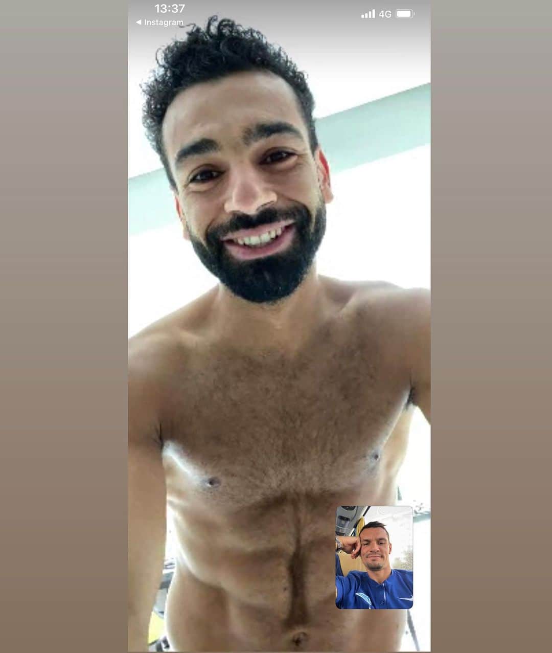 デヤン・ロヴレンのインスタグラム：「Ok, so I called my brother just to see how he is doing and to be honest for the first time he looks happy (maybe because I am gone) 😝  Happy to see him like that, but unhappy to see that he has more abs than before. Wtf!?!  🤨🤨  P.S. please next time put your shirt on, so I don’t have problems with confidence. Thank you」