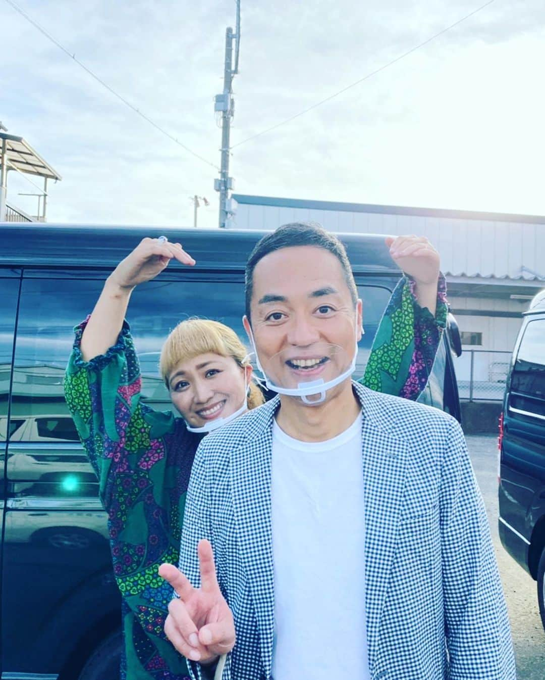 丸山桂里奈さんのインスタグラム写真 - (丸山桂里奈Instagram)「今日は『なでしこスタイル』のロケが静岡でありました😌🌷 今日もたくさんのみなさまに、声をかけていただきありがとうございました😊 そして、そして、な、な、なんと今日は秋元アナウンサーのお誕生日でした🎂 リサーチ不足、反省です🙇‍♂️ 秋元アナウンサーとは、『なでしこスタイル』でご一緒になり、最初は真面目な方だなとかすごく、背筋がのびられててとか思い構えてましたが、そんなことは全くなく骨を抜いたみたいな方です😍そして、優しさと思いやりに溢れた方です🧍 新しいコーナーをこうして、一緒にできることは私の全身が喜び、ほぼ足裏骨ボネが強くなっています♫ 右左上下わからない私に細かすぎるくらい細かく丁寧に教えてくださっています💁‍♂️ 最高な空間、時間をいただきとにかく幸せです。秋元アナウンサーのご家族のみなさま、そして秋元アナウンサー自分自身に、おめでとうございます👀👀👀  そんなこんなで、誕生日プレゼントは次回に期待しまくっててください。 大人なプレゼントしますね笑笑😍😍😍  #静岡第一テレビ #まるごと #なでしこスタイル #秋元アナウンサー #お誕生日 #おめでとうございます #45歳 #keijiとkenji #家族みたいに感じるこの頃 #いつも笑顔でいてください #そしてこれからもよろしくお願いします #いい意味で #インスタバエ」9月18日 19時43分 - karinamaruyama