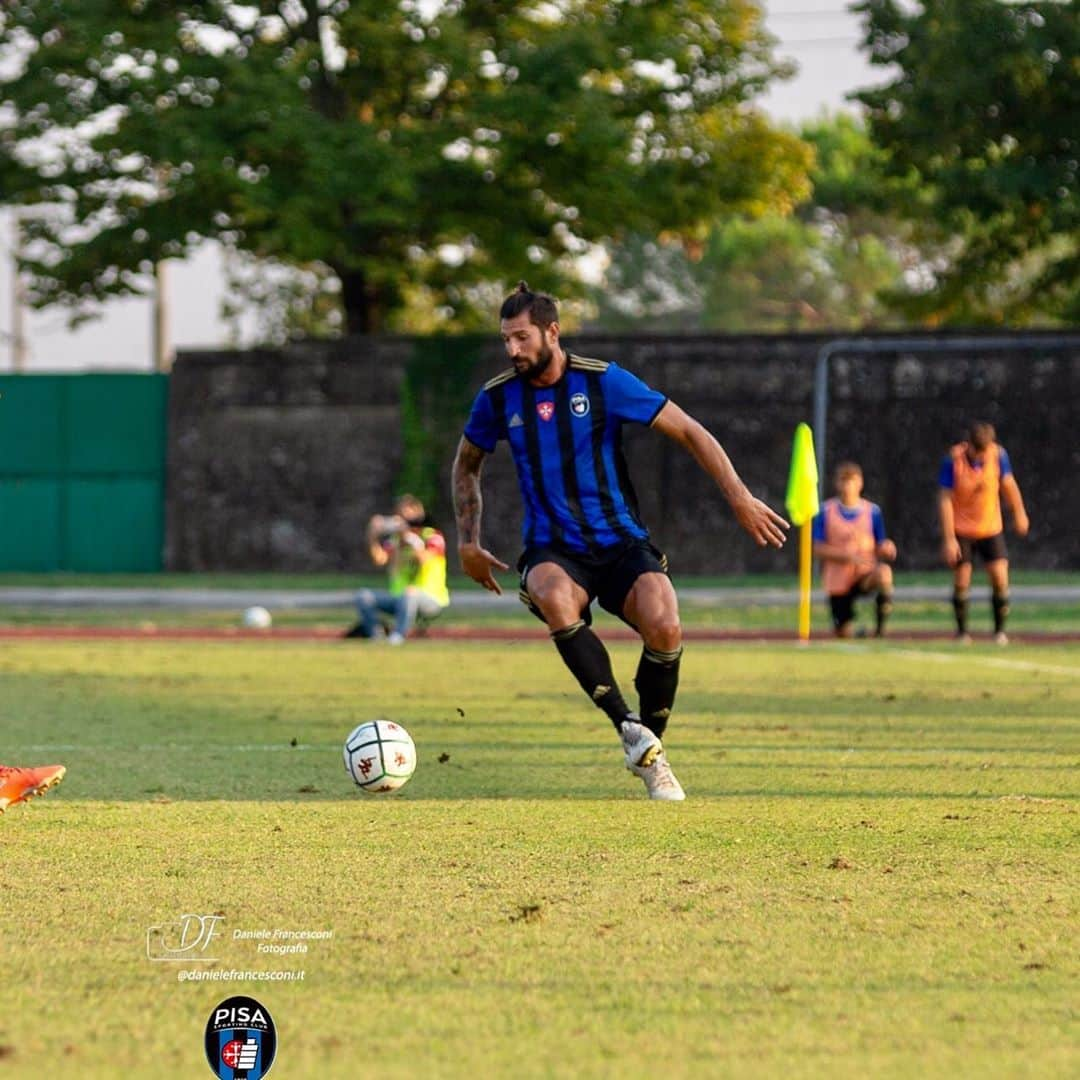 エロス・ピサーノさんのインスタグラム写真 - (エロス・ピサーノInstagram)「Always moving forwards ⚽️🏃🏻‍♂️💨 - #training #conditioning #friendlymatch #passion #motivation #mylife #ball #neroazzurri #focus」9月18日 19時57分 - thekingeros