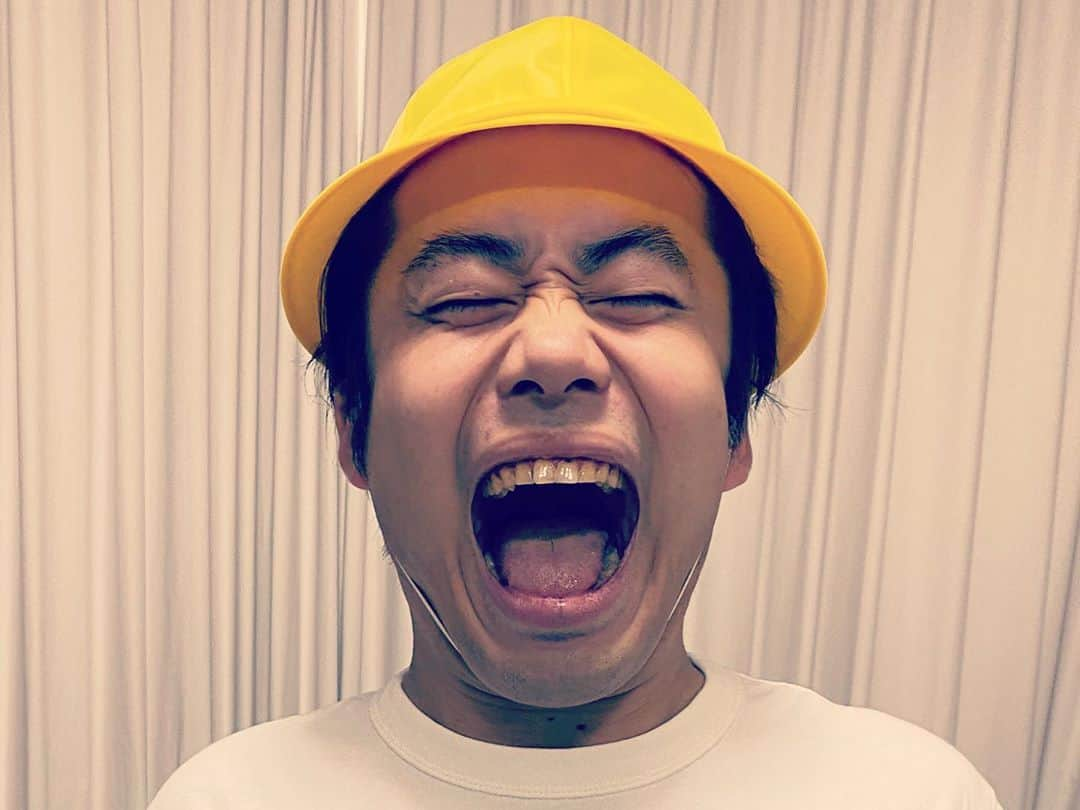 香取慎吾さんのインスタグラム写真 - (香取慎吾Instagram)「#フィッシャーズ に #ドッキリ ？！ #舎人真一 が仕掛け人に！？ 本日配信開始のドラマ #amazonプライムビデオ  #誰かが見ている の舎人真一が #SHINGOKATORI のYouTubeチャンネル大人気コーナー 『 #しんごちゃんねる 』 に初登場だぁ〜！  #しんごちん の指示通りに #シルクロード を！ #マサイ を！ #ンダホ を！ #fischers  を！！ドッキリビックリ大成功したのかぁ〜！？  スペシャルゲストの #香取慎吾 さんと一緒にYouTubeでも大暴れ？！  香取慎吾はフィッシャーズのチャンネルにも登場してるってよっ！！ #香取ッシャーズ！！  あっちも こっちも 絶対みて く〜〜れ〜〜〜！！  もちろん ワシも観るっ！！！  ほげぇ〜〜〜〜〜〜〜〜〜〜〜〜〜〜〜〜！！！！！！！！！  #キャラ大渋滞 たのしっ！  #香取慎吾しか勝たん」9月18日 19時55分 - katorishingo_official