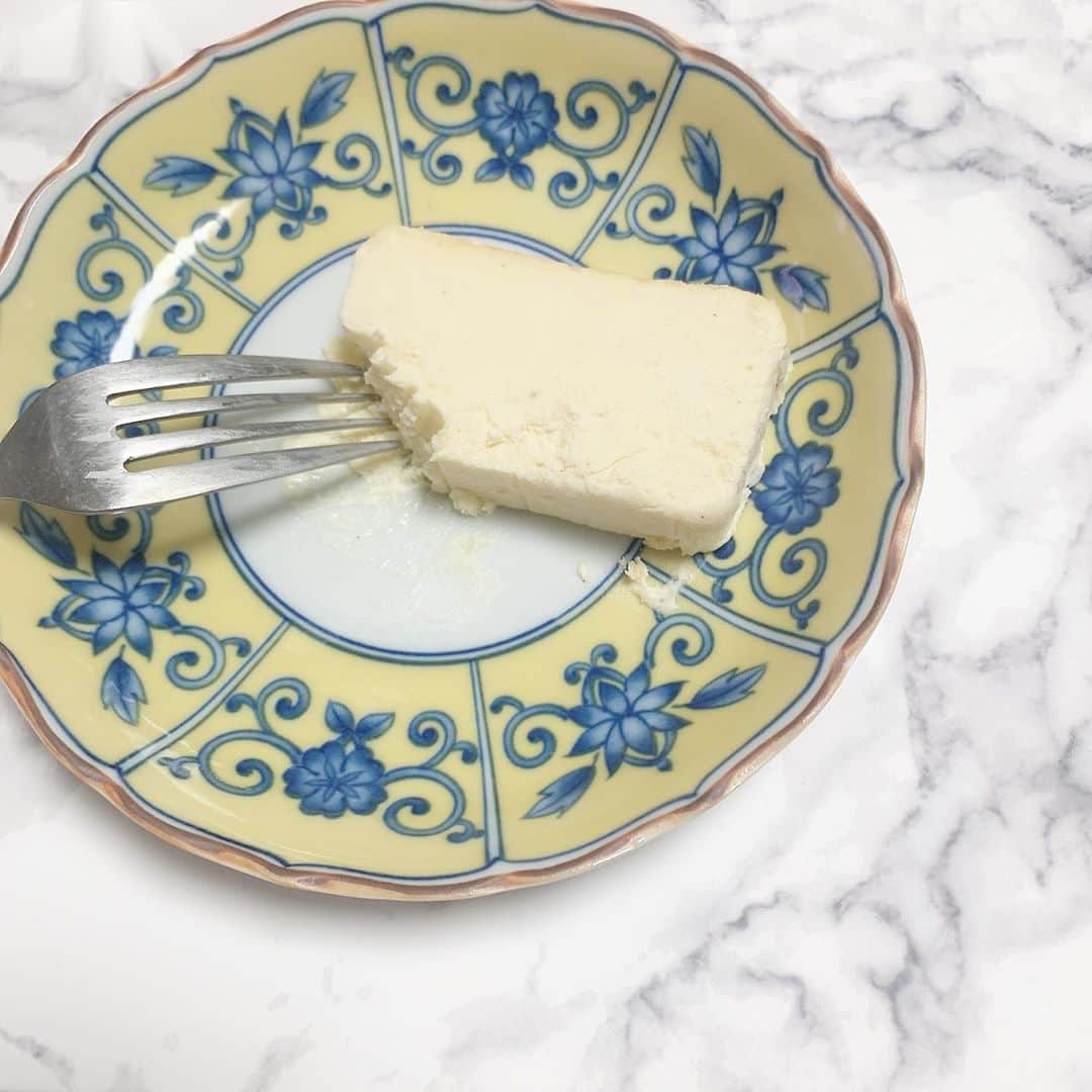 MAYUMIさんのインスタグラム写真 - (MAYUMIInstagram)「🕯 * “人生最高のチーズケーキ” @mr.cheesecake.tokyo  * お兄ちゃんが買ってきてくれました。 半解凍くらいが私は好きかな♡ * #mrcheesecake」9月18日 19時59分 - mayumiii0305