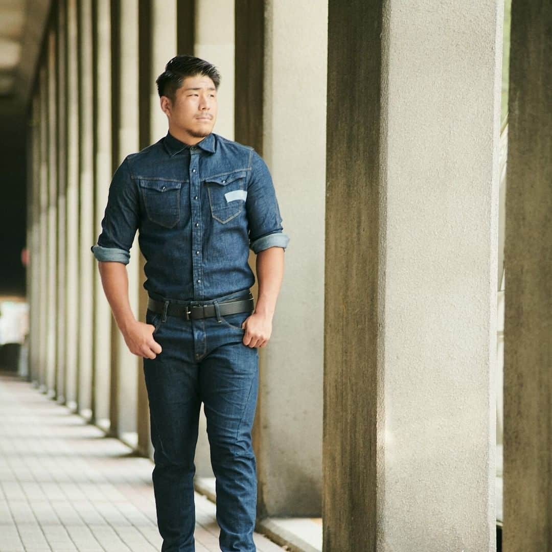 G-Star RAW Japanさんのインスタグラム写真 - (G-Star RAW JapanInstagram)「オフにだって こだわるフィット HARDCORE DENIM ・ G-Star RAWの “DENIM ON DENIM”スタイル。 立体裁断とストレッチが効いた快適な穿き心地のジーンズ、スリムでありながら動きやすさと快適さを両立させたシャツ。シンプルながらもこだわりが詰まったデニムを纏おう。 ・ 松田選手着用： ■ARC 3D ARTWORK SLIM SHIRT No.D17533-C437-082 ・ ■SCUTAR 3D SLIM TAPERED JEANS No.D17711-B767-1241 ・ TOPS：L BOTTOMS：W33 L32 ・ ＝＝＝＝＝＝＝＝＝＝＝＝＝＝＝＝ 【あなたのデニムコーデ募集！】 ・ @gstarraw_jp をタグ付け、「#デニムRAWコーデ」と「#gstarrawjapan」をつけて、デニムコーデを投稿しよう。ステキな写真は、G-Star RAW公式サイトに掲載させて頂きます。 ＝＝＝＝＝＝＝＝＝＝＝＝＝＝＝＝ ・ ・ ・ @rikkyon10 #GStarRAW #GStarRAWjapan #HardcoreDenim #denim #sustainable #ジースターロゥ #デニム #サステナブル #デニムRAWコーデ #松田力也 #MatsudaRikiya #rugby #ラグビー #ラグビー選手 #トップリーグ #パナソニックワイルドナイツ #panasonicwildknights #wildknights ﻿#ワイルドナイツ」9月18日 20時00分 - gstarraw_jp