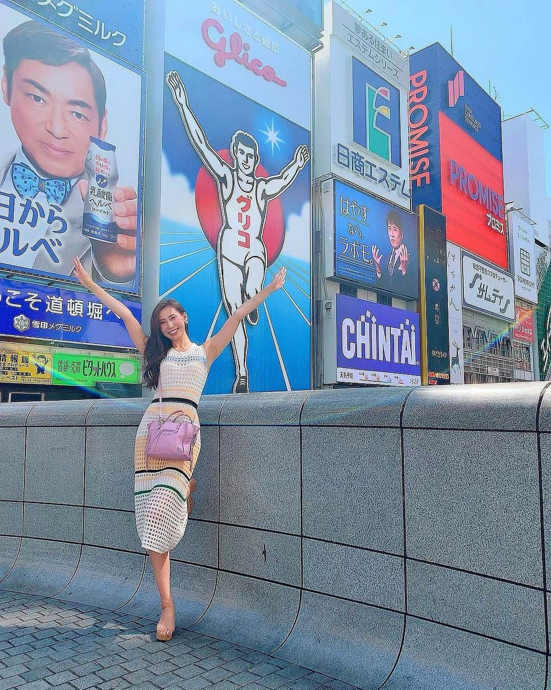 MOEさんのインスタグラム写真 - (MOEInstagram)「💙❤️ #glico #doutonbori #shinsaibashi #osaka #japantravel #japanesegirl」9月18日 20時06分 - m0e_1i7_