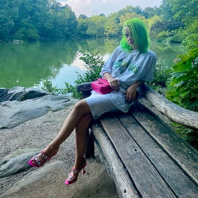 SOPHIA WEBSTERさんのインスタグラム写真 - (SOPHIA WEBSTERInstagram)「Views and shoes ✨💗⁣⁣🌿 ⁣⁣ @annatrevelyan sitting pretty in our 'Ritzy' mules!⁣ ⁣ #SophiaWebster #SophiaWebsterGems  #SpottedInSophias⁣⁣⁣」9月18日 20時11分 - sophiawebster