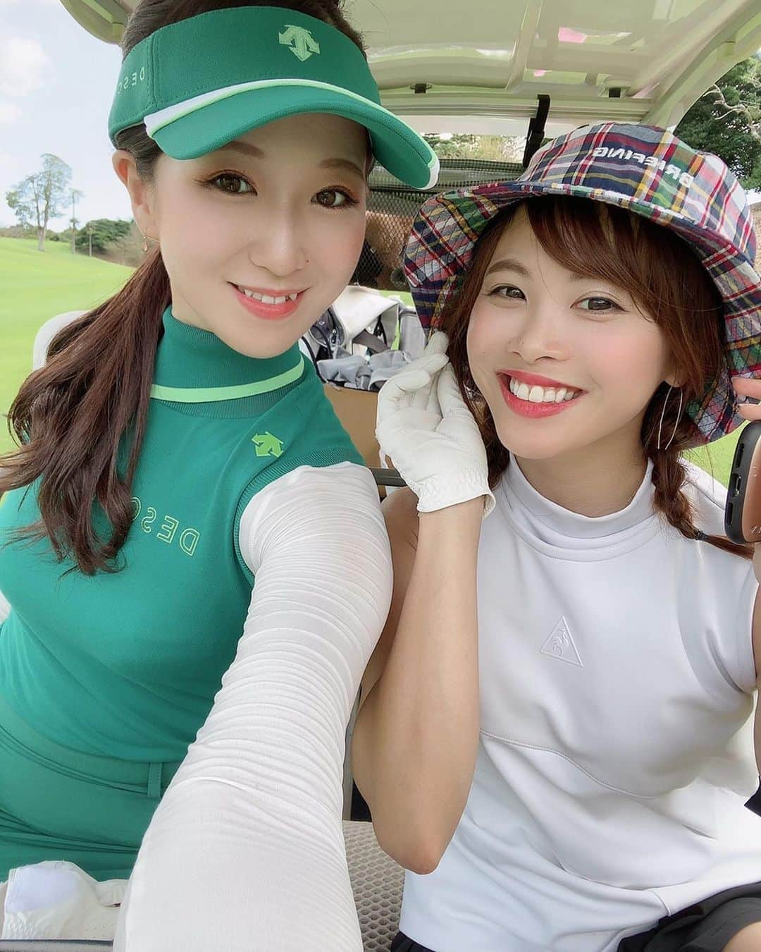 YUKAさんのインスタグラム写真 - (YUKAInstagram)「@k_lovegolf ﻿ がくれたDESCENTEマーカーが﻿ 可愛すぎる❣️﻿ ﻿ お気に入りのハットにもつけた🥰﻿ ﻿ そしてイイ感じに寄せれたアプローチ動画も撮ってくれてた🐒🧡﻿ ﻿  #女子ラウンド #ゴルフ好き #ゴルフ #ゴルフラウンド #ゴルフ女子 #ゴルフ上手くなりたい #ゴルフスイング #ゴルフスイング動画 #ゴルフコーデ #ゴルフ男子 #ゴルフ好きな人と繋がりたい #ゴルフバカ #ゴルフ好きな人と仲良くなりたい #ゴルフウェア #ゴルフ記録 #ファッション #おしゃれさんと繋がりたい #お洒落 #ゴルジョ #スポーツ好き #スポーツコーデ  #golf #golfstagram #golfwear #golfgirl #golfswing #골프여자#골프스타그램 #골프 #골프웨어」9月18日 20時16分 - golf_yuka3405