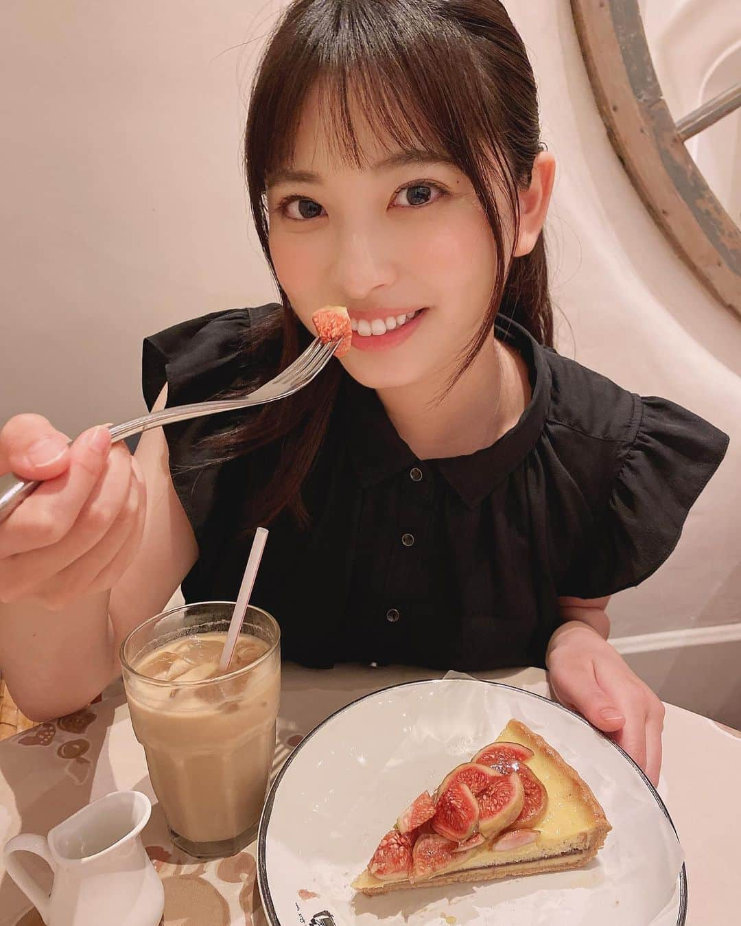 木下彩音さんのインスタグラム写真 - (木下彩音Instagram)「. マネージャーさんと一緒に、、✨  甘い物食べてる時間は幸せですね🥰🥰🥰  3コマ風でお届けします☺︎」9月18日 20時21分 - ayane.kinoshita