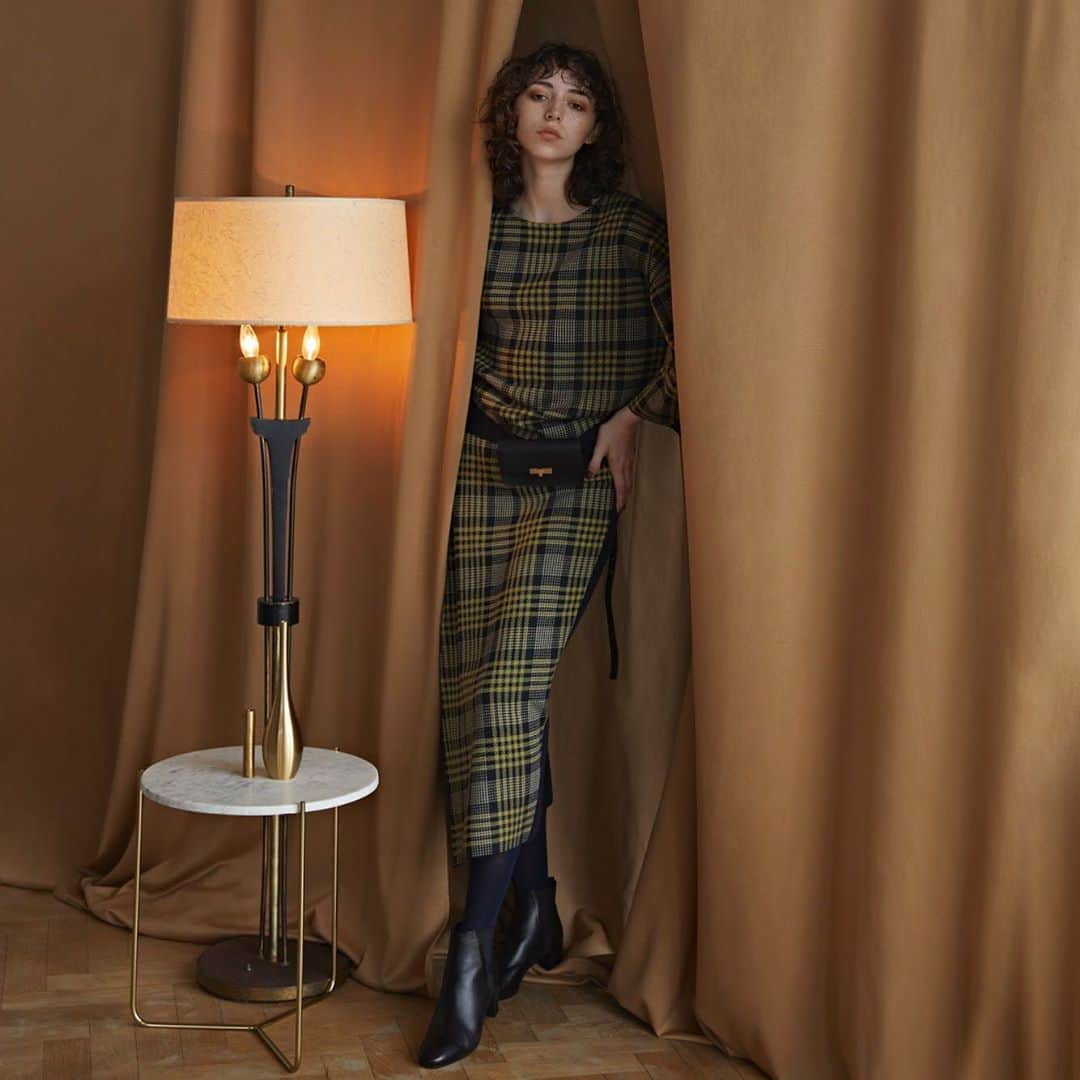 エリオポールのインスタグラム：「. Brit chic! 9.4.fri.-10.4.sun. . . KNIT [HÉLIOPÔLE]  22,000yen+tax SKIRT [HÉLIOPÔLE]  19,000yen+tax EAR CUFF [Saskia Diez]  19,000yen+tax BAG [MAISON BOINET]  49,000yen+tax TIGHTS [BLEU FORET]  3,900yen+tax BOOTS [FABIO RUSCONI]  34,000yen+tax . . . . #HELIOPOLE #エリオポール #britchic  #2020aw #autumnwinter #selectshop #fashion #style #british #britishstyle」