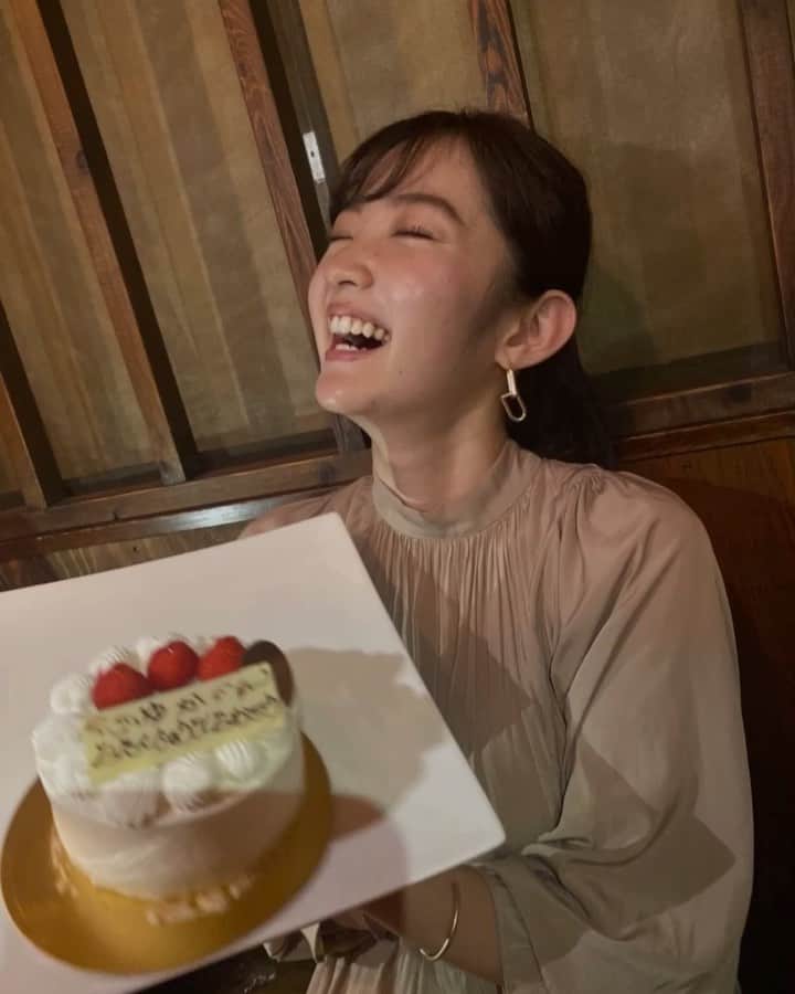 のインスタグラム：「私事ですが、9/17に25歳の誕生日を﻿ 迎えることが出来ました🥰﻿ ﻿ 25歳は大人な素敵な女性になりたいな😌❤︎﻿ これからも応援よろしくお願いします！✨﻿ ﻿ ﻿ みづほちゃんありがとう🎁﻿ そしてケーキごめんね🙇‍♀️🙇﻿ ﻿ ﻿」