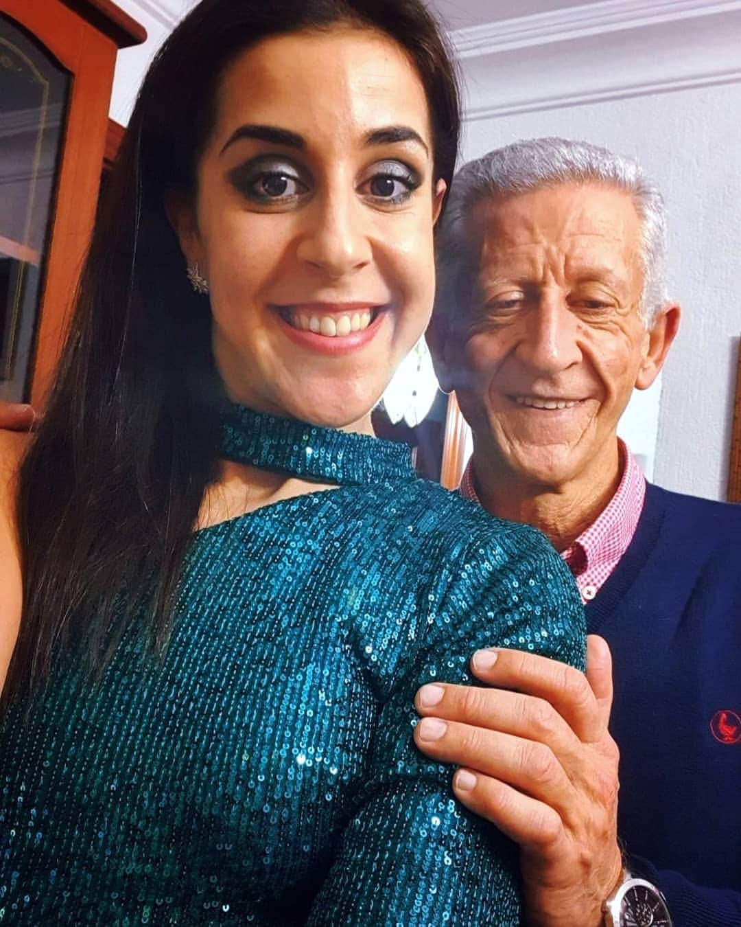 キャロリーナ・マリンのインスタグラム：「Feliz cumpleaños, papi. Allá donde estés 🎂🌟 Me hubiera encantado hacerte una celebración como te mereces por tus 6️⃣0️⃣ años Te quiero de aquí al infinito❤️♾️」
