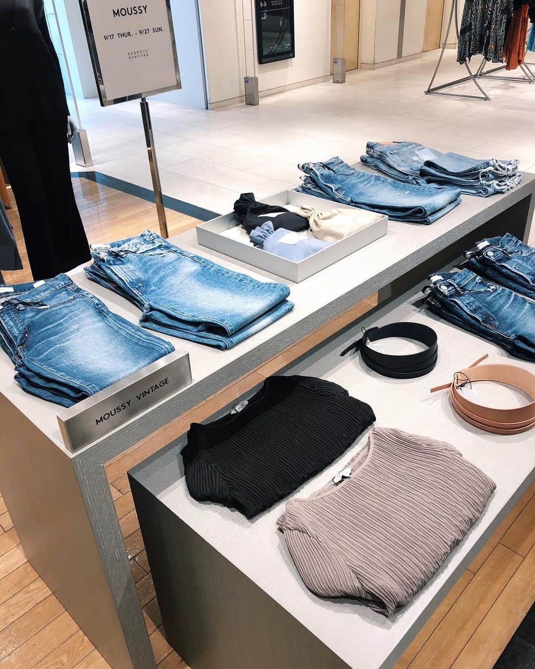 Shiho Sasakiのインスタグラム：「9/17から10日間 バーニーズニューヨーク銀座店にて ☑︎M_ ☑︎MOUSSY VINTAGE(ladies) のPOP UP STOREがオープンしてるよ🎉 new brandのM_に加え、海外でしか商品展開していないMOUSSY VINTAGEのアイテムが 購入出来るチャンスです👏 とっても素敵な空間になっているので ぜひお立ち寄り下さい🕊 #MOUSSY#M_#MOUSSYVINTAGE」