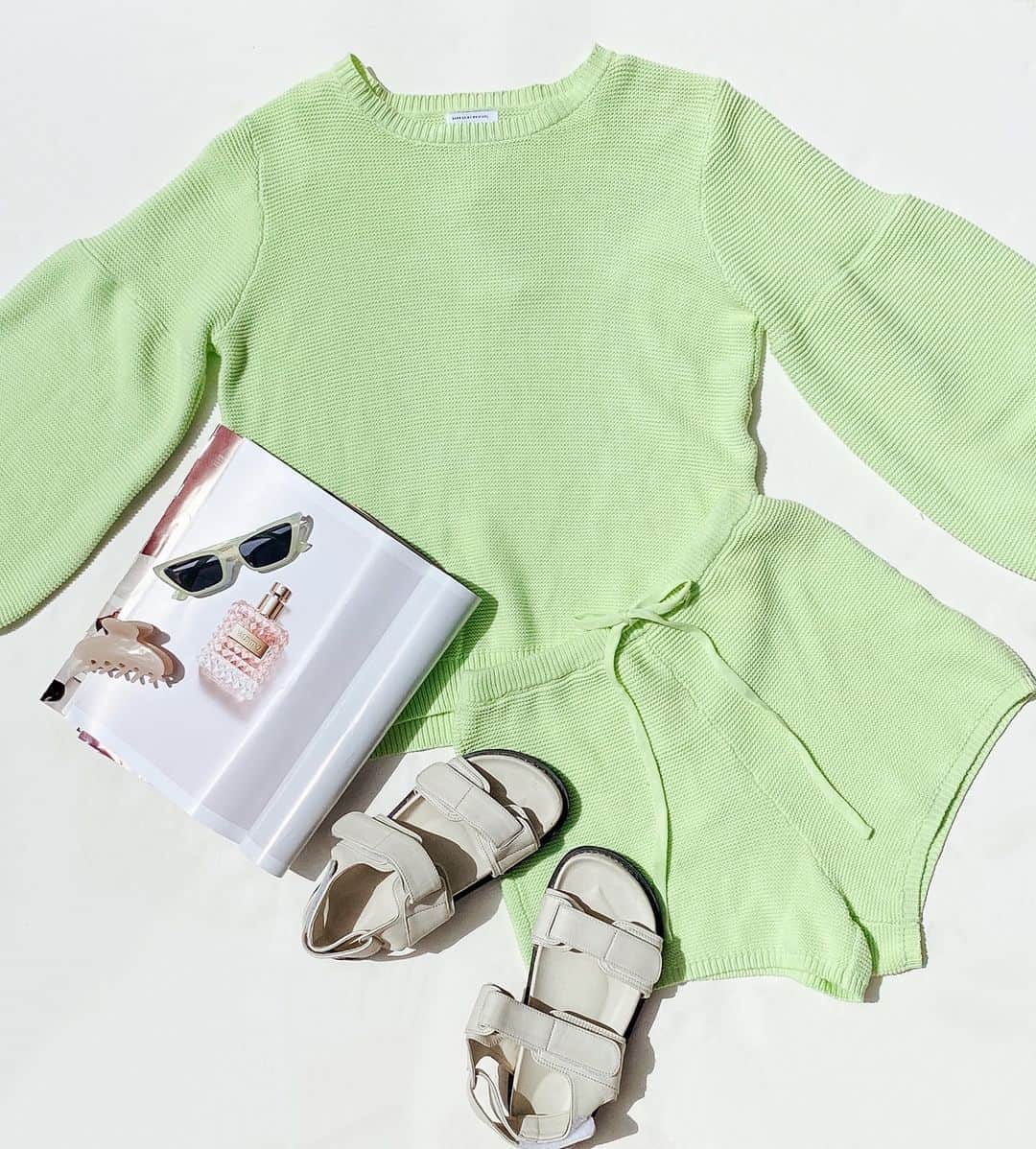 のインスタグラム：「#LimeKnitTopandShorts 🎾 now available instore & online #saboskirt」