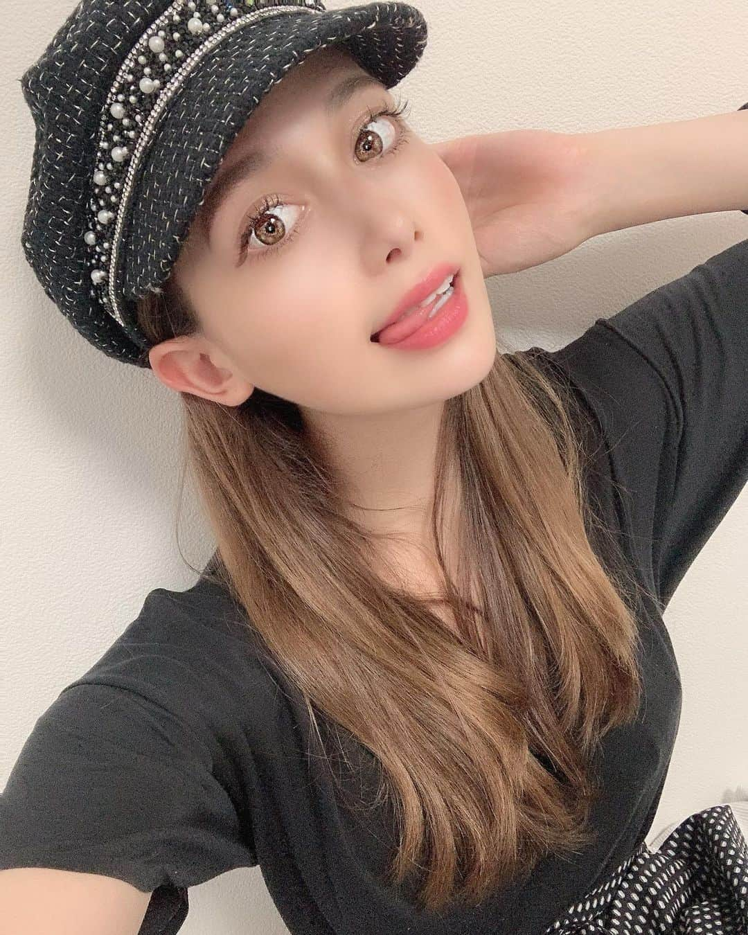 アシュリー千帆さんのインスタグラム写真 - (アシュリー千帆Instagram)「. . 確か千円のプチプラ帽子かわいい🥺 . 髪色明るくなった🐯 . しばらく明るいの楽しもうかな👩🏼」9月18日 20時37分 - ashli_ch