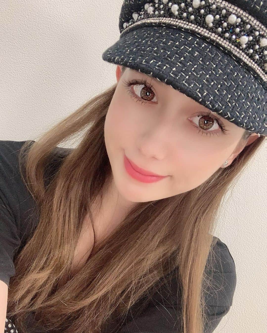のインスタグラム：「. . 確か千円のプチプラ帽子かわいい🥺 . 髪色明るくなった🐯 . しばらく明るいの楽しもうかな👩🏼」