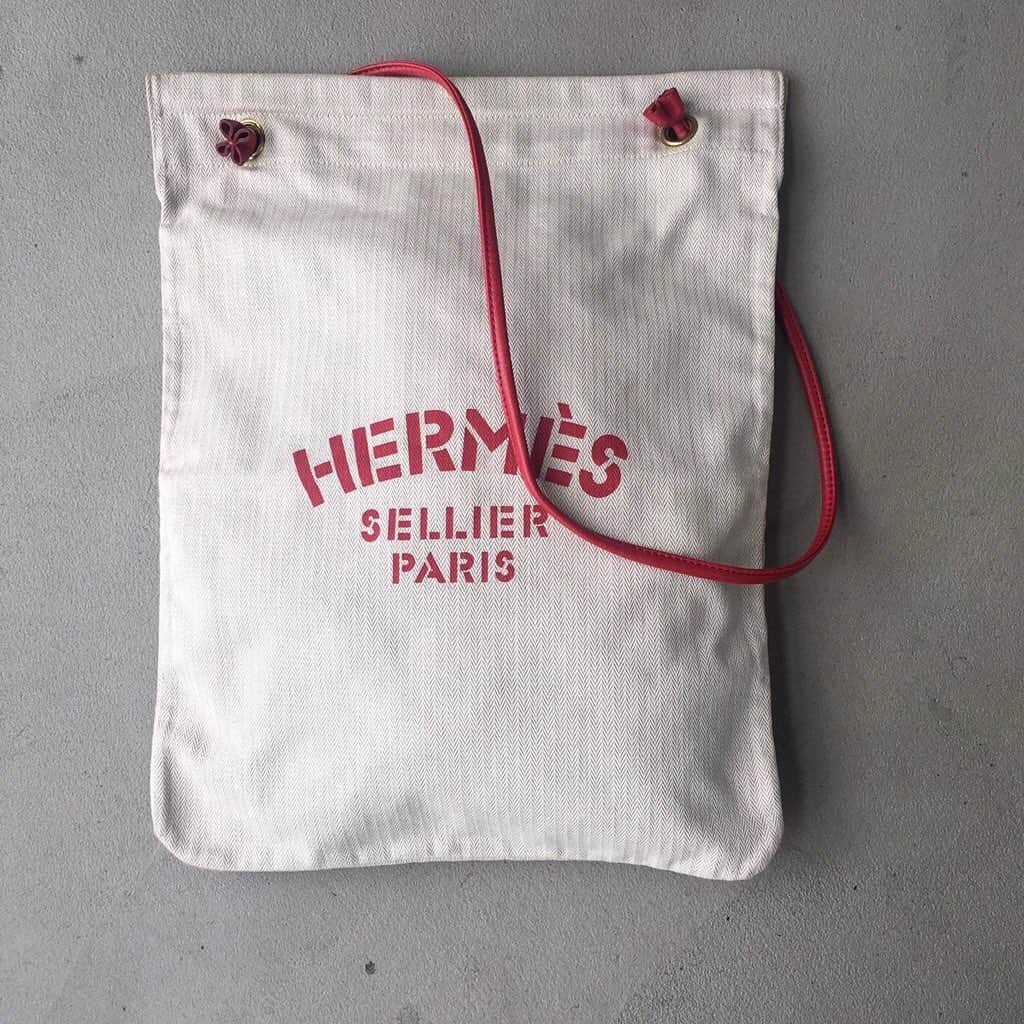トライセクトさんのインスタグラム写真 - (トライセクトInstagram)「【decouverte】  VINTAGE HERMES BAG  人気のヴィンテージエルメスのアリーヌが明日9/19(土)に京都店・大阪店に入荷致します。 ・ こちらの写真は京都店の入荷品になっております。 ・ 商品に関しましては各店に直接お電話にてお問い合わせ頂きますようお願い致します。DMでのお問い合わせはお受付しておりません。 ・ 大変人気の商品の為、お電話が繋がりにくいことがございます。またお取り置きはできかねますのでご了承下さいませ。 お電話の受付は9/19(土)の午前11時からとなっております。 ・ 京都店 TEL 075-275-4069 営業時間11:00-20:00 ・ 希少なお品物ですので、是非お早目にご覧下さい。 ・ 〈通販対応受付中〉 当店ではご来店が難しい方に向けて、通信販売（eコレクト）の対応も行なっております。 尚、只今期間限定でeコレクトの送料を無料とさせて頂きます。掲載商品や詳細につきましては、お気軽に店舗にお電話にてお問い合わせ下さい。 ・ 詳細はdecouverteのブログの方に掲載しておりますのでプロフィールリンクから移動してご覧ください。  #デクーヴェルト#ヴィンテージ #ヴィンテージショップ #ベイクルーズ #フォロー #エルメス #ヴィンテージエルメス#アリーヌ」9月18日 20時39分 - baycrews