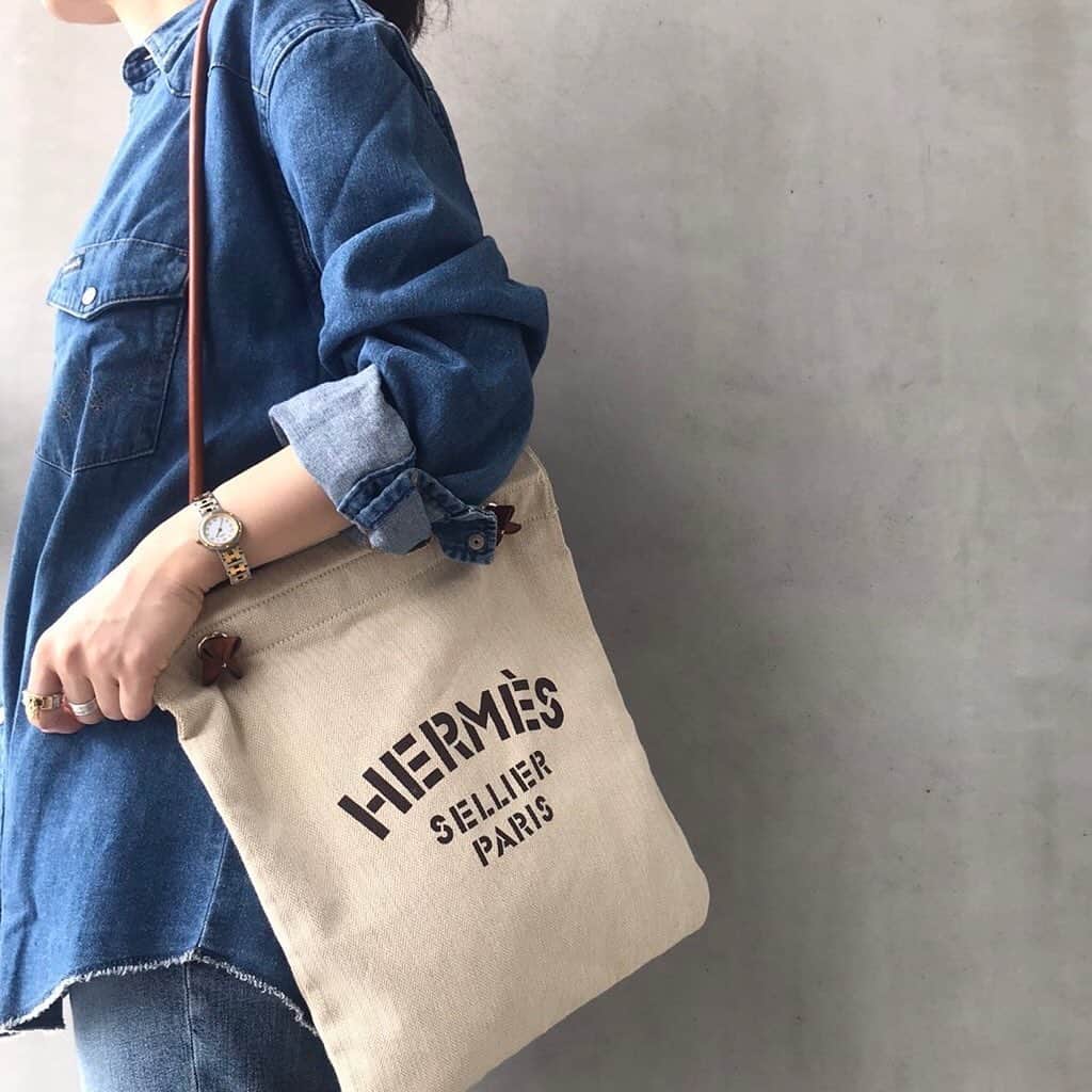 トライセクトさんのインスタグラム写真 - (トライセクトInstagram)「【decouverte】  VINTAGE HERMES BAG  人気のヴィンテージエルメスのアリーヌが明日9/19(土)に京都店・大阪店に入荷致します。 ・ こちらの写真は京都店の入荷品になっております。 ・ 商品に関しましては各店に直接お電話にてお問い合わせ頂きますようお願い致します。DMでのお問い合わせはお受付しておりません。 ・ 大変人気の商品の為、お電話が繋がりにくいことがございます。またお取り置きはできかねますのでご了承下さいませ。 お電話の受付は9/19(土)の午前11時からとなっております。 ・ 京都店 TEL 075-275-4069 営業時間11:00-20:00 ・ 希少なお品物ですので、是非お早目にご覧下さい。 ・ 〈通販対応受付中〉 当店ではご来店が難しい方に向けて、通信販売（eコレクト）の対応も行なっております。 尚、只今期間限定でeコレクトの送料を無料とさせて頂きます。掲載商品や詳細につきましては、お気軽に店舗にお電話にてお問い合わせ下さい。 ・ 詳細はdecouverteのブログの方に掲載しておりますのでプロフィールリンクから移動してご覧ください。  #デクーヴェルト#ヴィンテージ #ヴィンテージショップ #ベイクルーズ #フォロー #エルメス #ヴィンテージエルメス#アリーヌ」9月18日 20時39分 - baycrews