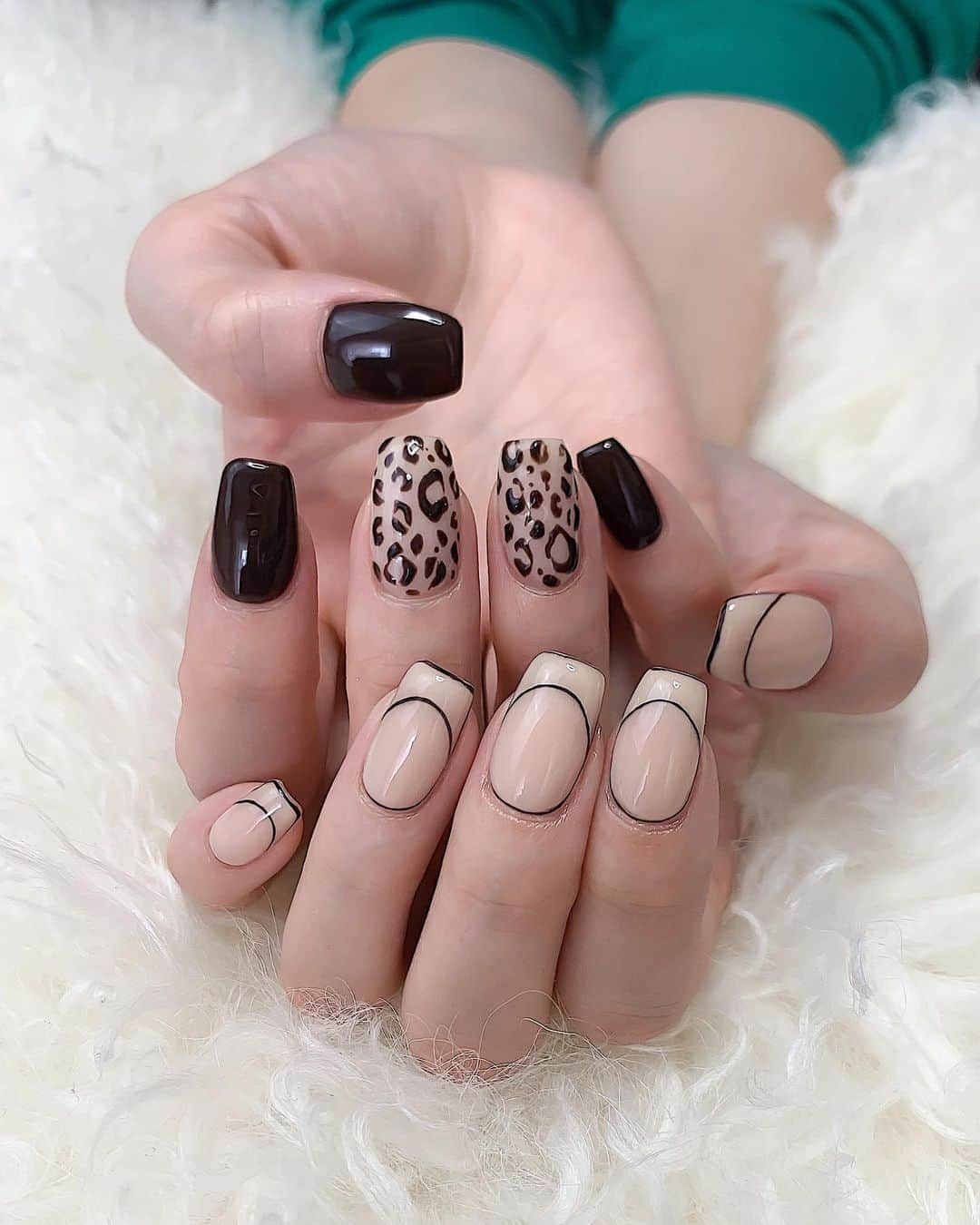 Nailsalon Cielさんのインスタグラム写真 - (Nailsalon CielInstagram)「leopard×french﻿ ﻿ いま旬なアート💗﻿ 囲みフレンチ、相変わらず﻿ かわいいなぁ~﻿ ﻿ 囲みフレンチはベースに﻿ @mirage.missmirage の﻿ ファンデーションカラー﻿ M150s 【nude】を﻿ 2度塗りしてます✔️﻿ ﻿ 今人気のファンデーションカラー﻿ 今日からMIUS webでセールやってます👏🏽﻿ ﻿ ⁑11st anniversary Thank you SALE💓﻿ 本日18日〜23日まで﻿ ﻿ 今人気の﻿ ファンデーションカラー6色セット﻿ セールで購入するとノンワイプトップ﻿ 付いてきます👏🏽✨ぜひこの機会に！❤︎﻿ 　﻿ ファンデーションカラーは﻿ サロンの必需品ですから👌🏾✨﻿ ﻿  ・﻿ ・﻿ ・﻿ ーーーーーーーーーーーーーーーーーーー﻿ hotpepperBeauty net予約↓↓↓ ﻿ ﻿ https://beauty.hotpepper.jp/smartphone/kr/slnH000217395/﻿ ーーーーーーーーーーーーーーーーーーー﻿ ﻿ #ネイル#ネイルサロン﻿ #instagood#instanails#jelnail#ネイルアート#手描きアート#loveit#ジェル#ジェルネイル#個性派ネイル#トレンドネイル#お洒落ネイル#newnails#福岡ネイル#cute#beautiful#art#ネイルサロン#天然石ネイル#秋ネイル#福岡ネイルサロン#秋ネイル2020#ミスミラージュ#ファンデーションカラー#レオパードネイル#ヒョウ柄ネイル﻿」9月18日 20時43分 - myanail