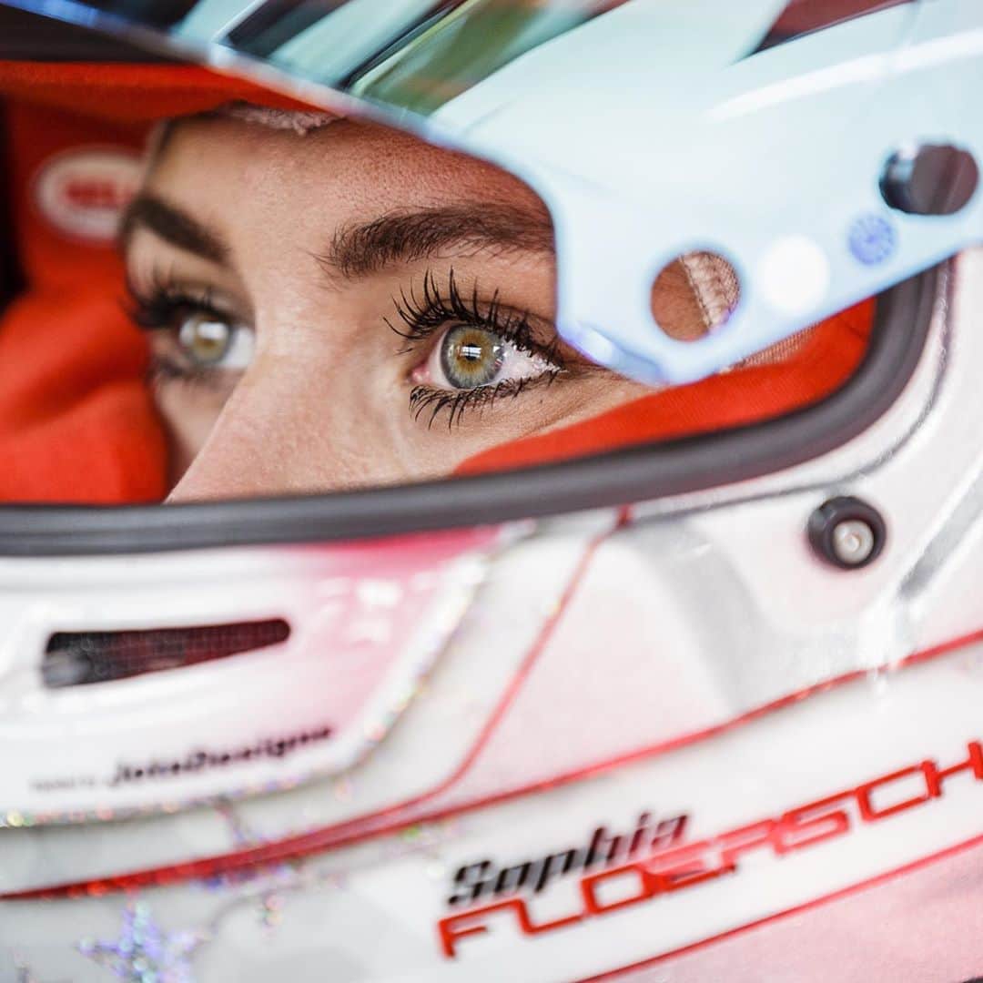 のインスタグラム：「What a track this is 😍 Incredible to drive here and a lot of work in the last 48h. Can’t wait for the race to start at 14:30 tomorrow afternoon! Weather will be interesting to see 🌧☀️ 📸 x @boniphoto  #sophia #sophia99 #racegirl #changeagent #racing #motorsport #lemans #richardmille #24h」