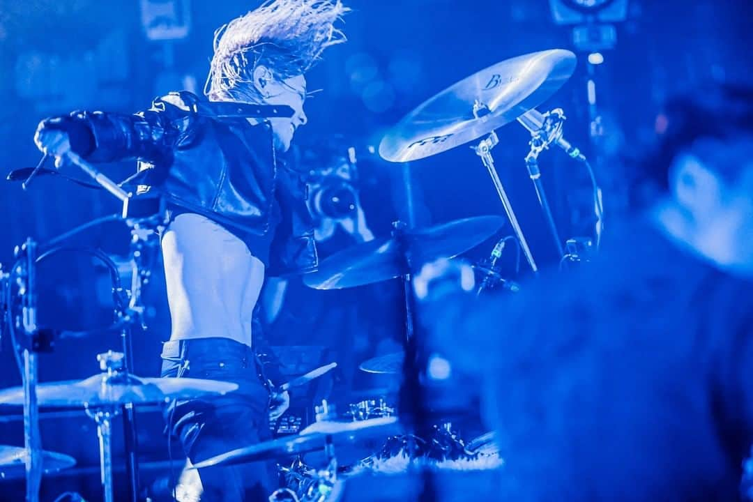 Crossfaithさんのインスタグラム写真 - (CrossfaithInstagram)「Couple of live shots from 'SPECIES VIRTUAL WORLD TOUR - OPEN THE DIMENSIONS’!  If you haven't checked our first virtual show,  you're missing it big time! Go check more details here: https://tokyosessions.com/  「SPECIES VIRTUAL WORLD TOUR - OPEN THE DIMENSIONS」ライブ写真を一部公開！  9月22日23時59分まで見逃し配信も視聴可能です。通常・限定Tシャツ付きチケットも今月22日まで購入可能なのでチェックしてみてください。  詳しくはコチラ▷ https://tokyosessions.com/  Photo by @nishimakitaichi」9月18日 21時00分 - crossfaithjapan